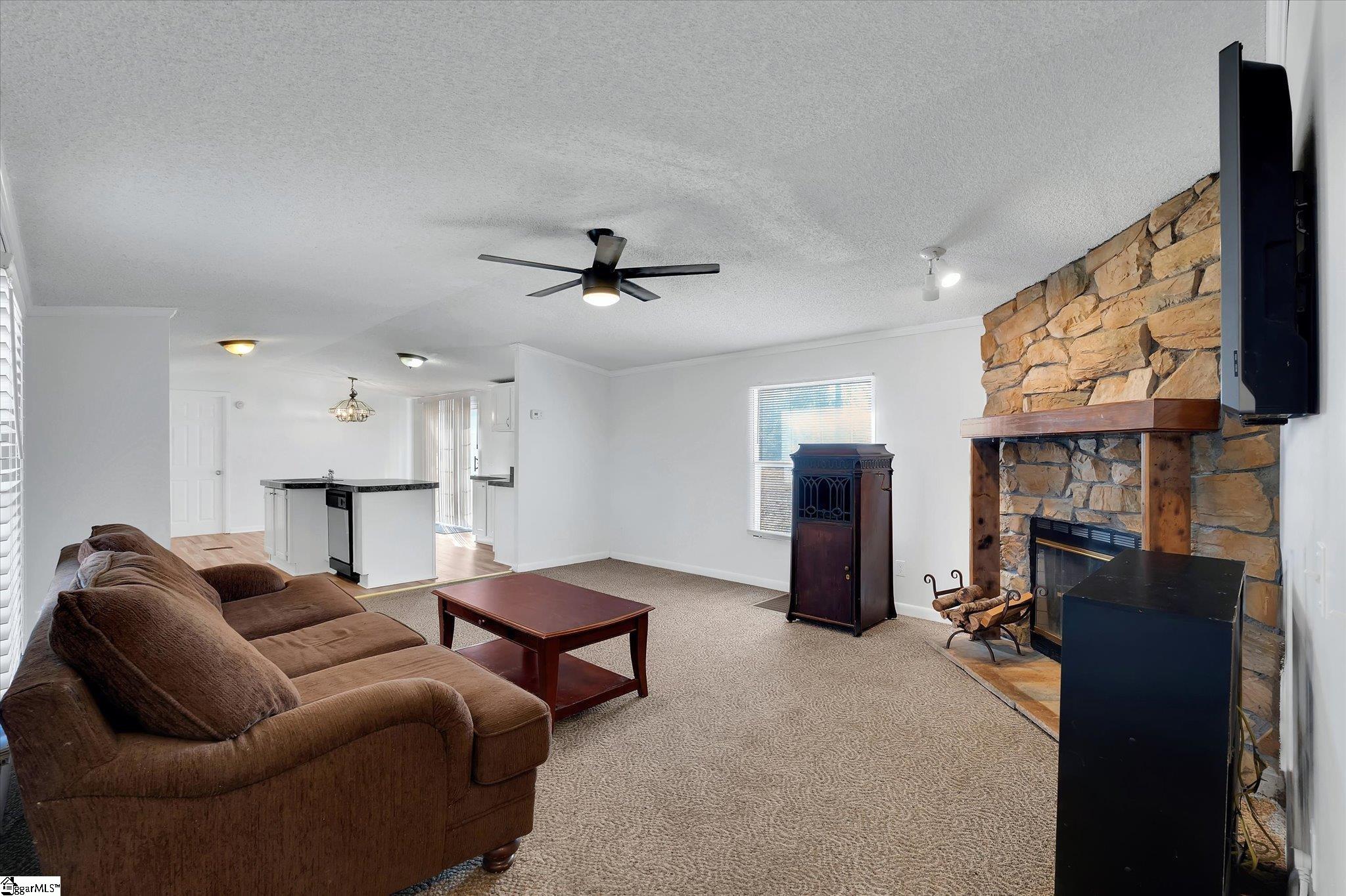 210 Elaine Drive Property Photo 4