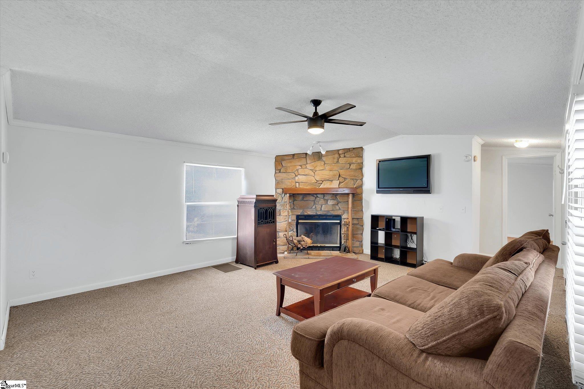 210 Elaine Drive Property Photo 5
