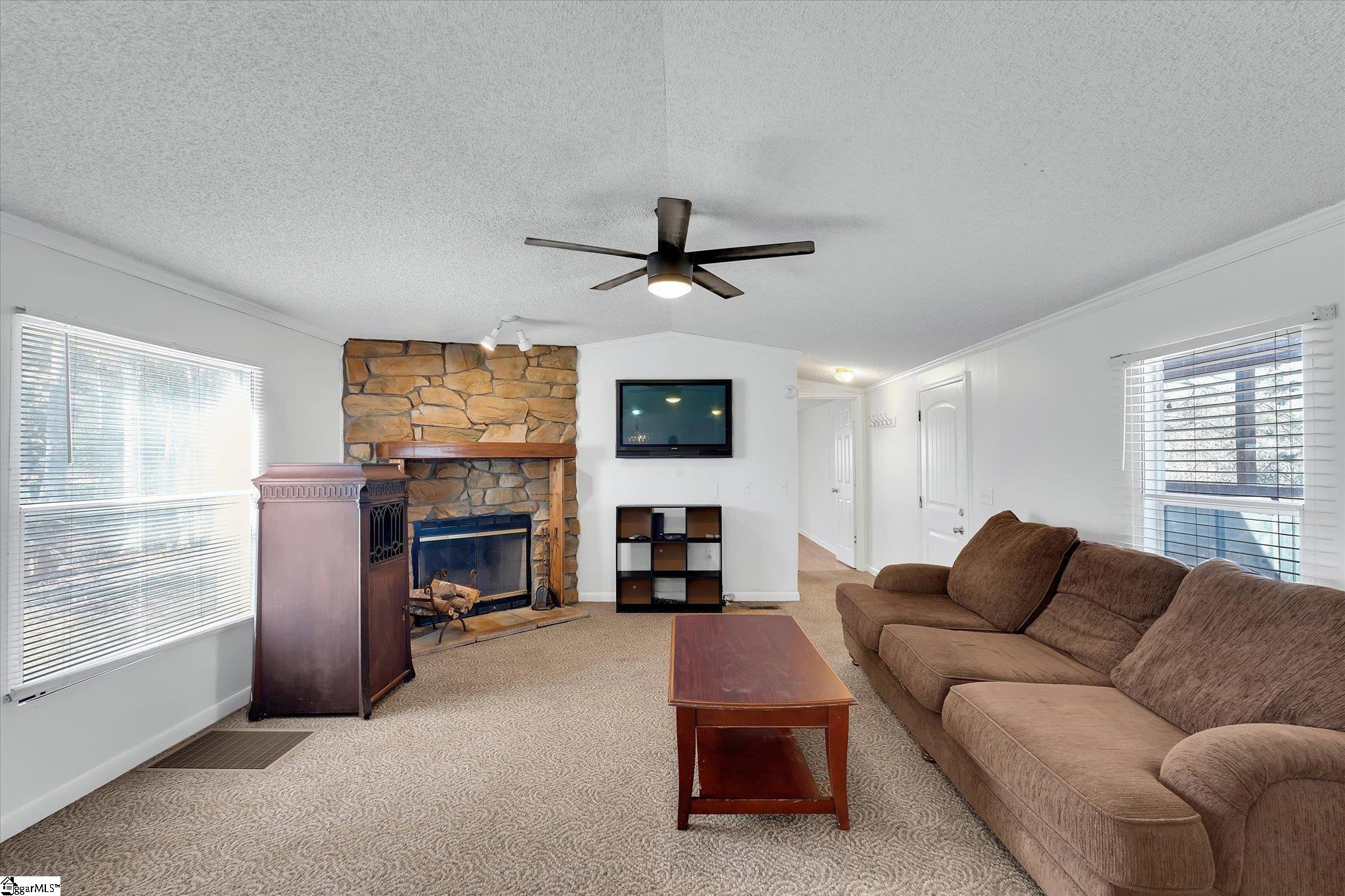 210 Elaine Drive Property Photo 6