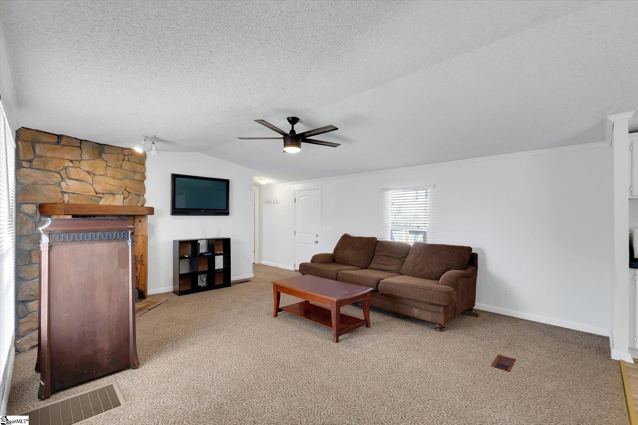 210 Elaine Drive Property Photo 7