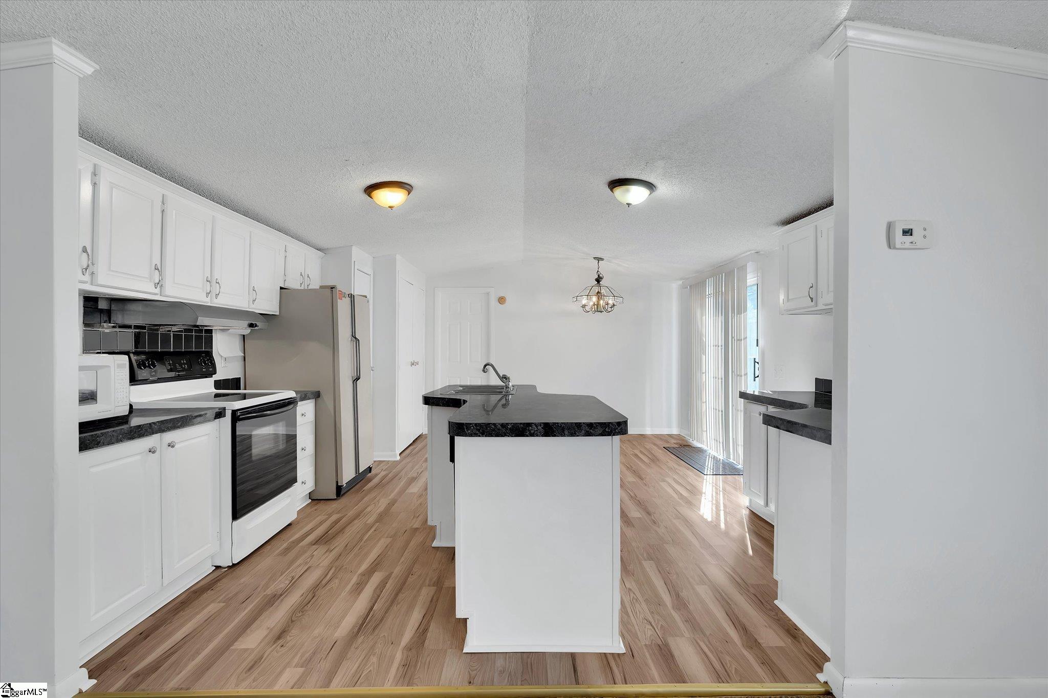210 Elaine Drive Property Photo 9