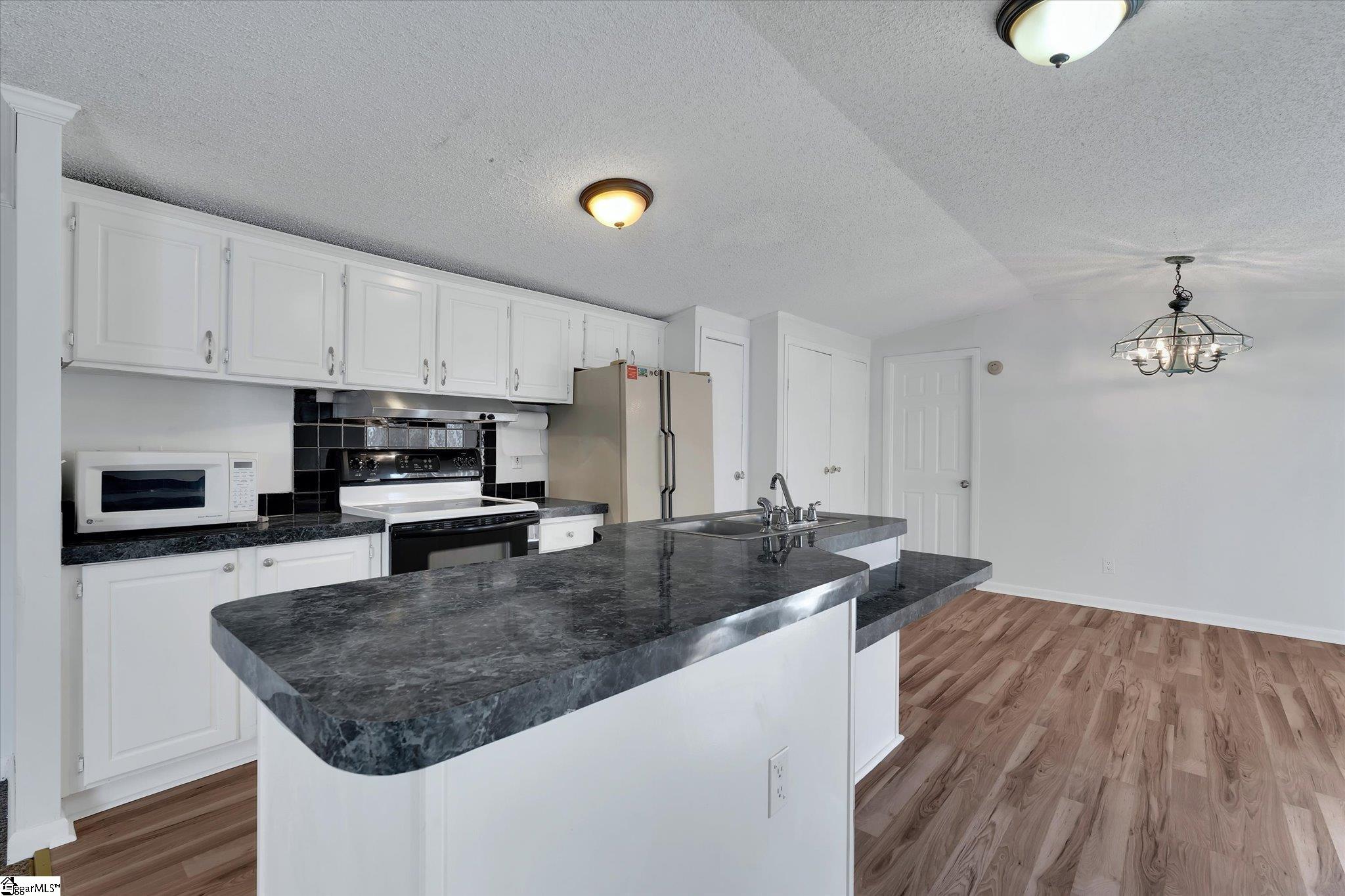 210 Elaine Drive Property Photo 10