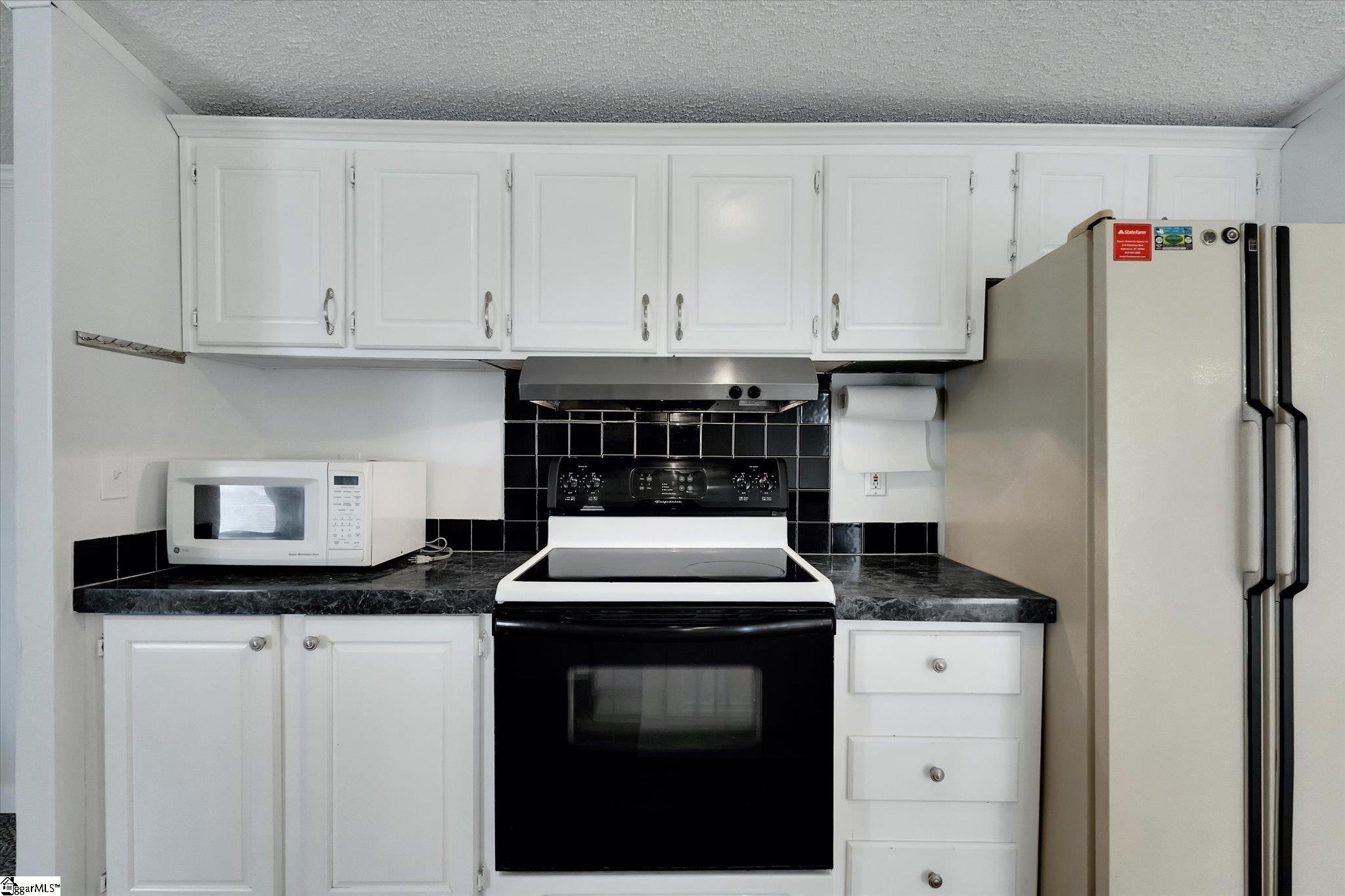 210 Elaine Drive Property Photo 11
