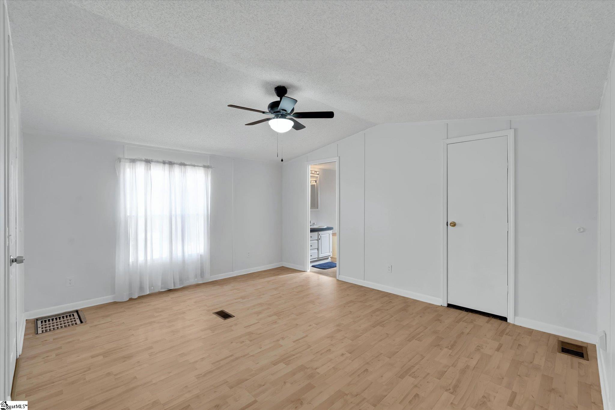 210 Elaine Drive Property Photo 16