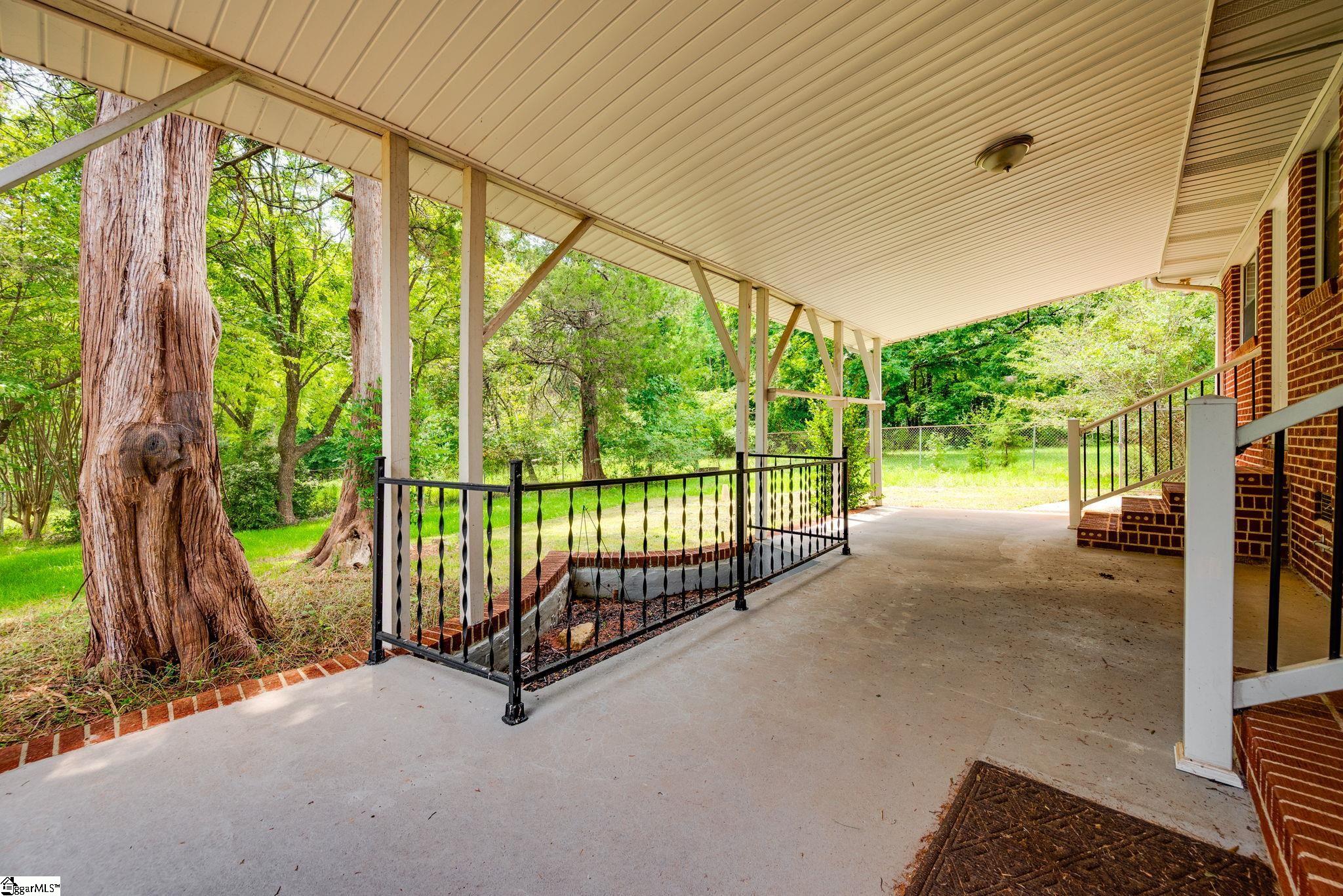 213 Barker Road Property Photo 37