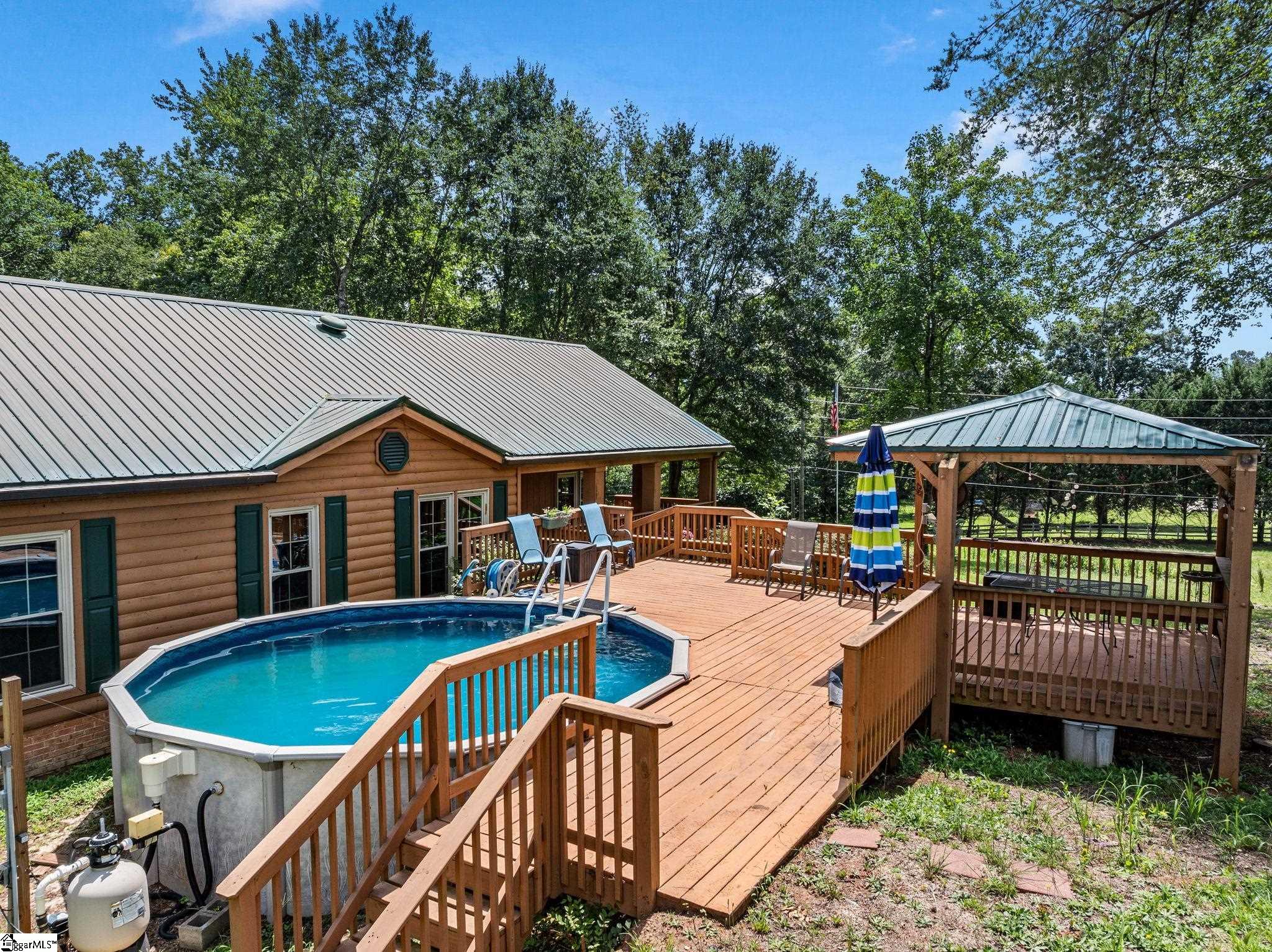 995 Foster Road Property Photo 4