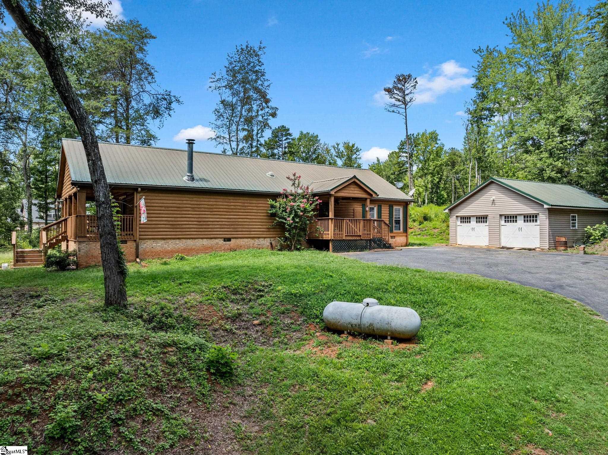 995 Foster Road Property Photo 12