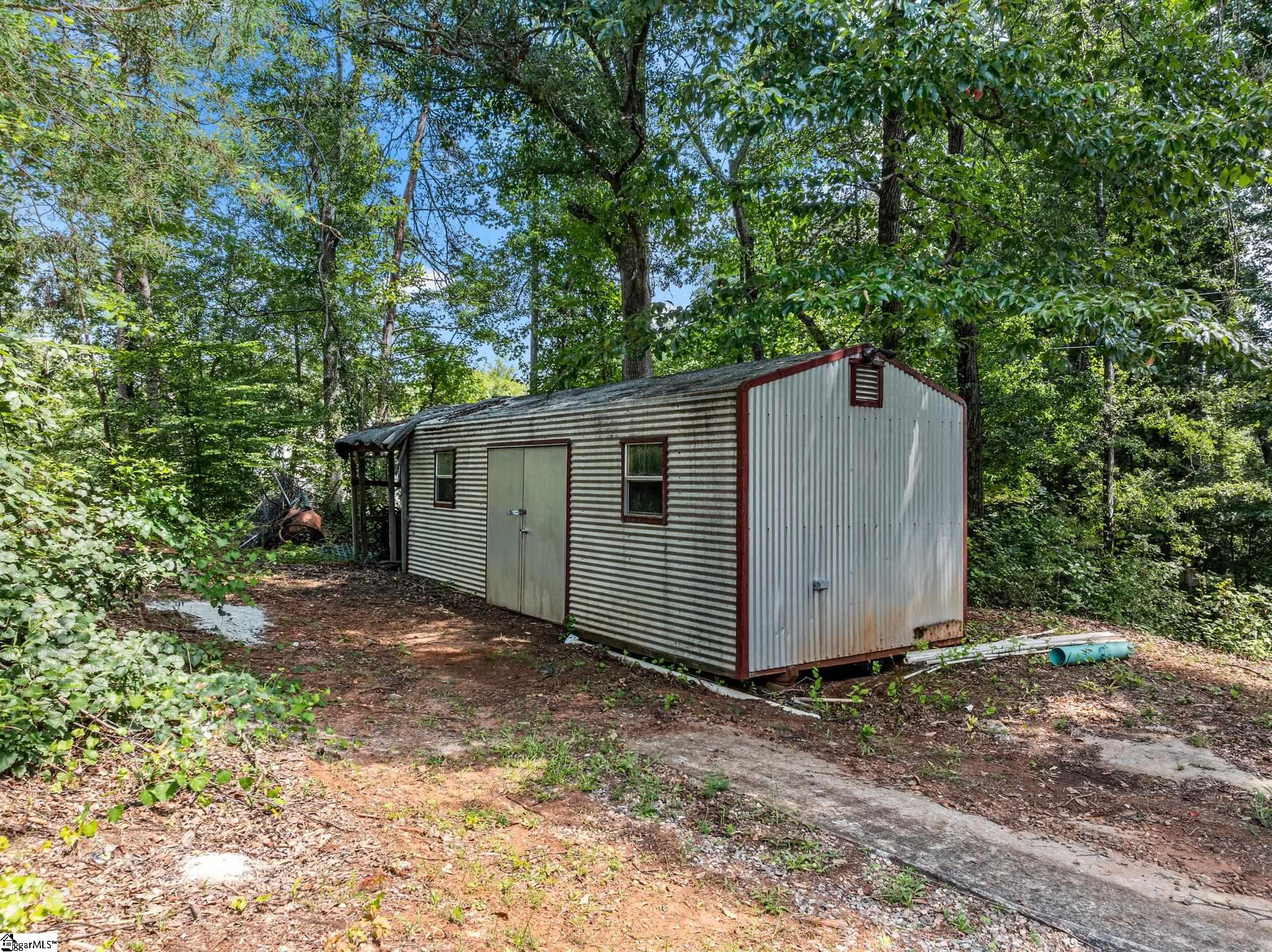 995 Foster Road Property Photo 14