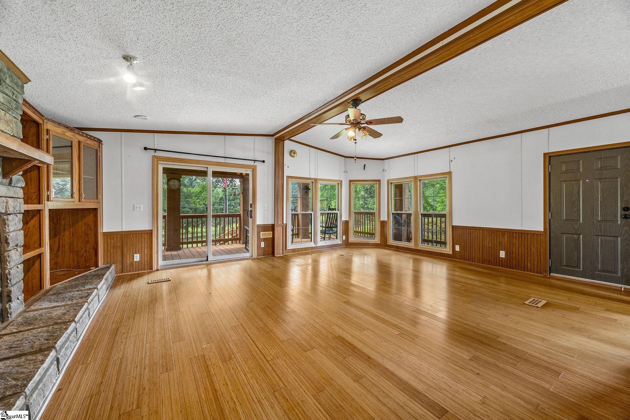 995 Foster Road Property Photo 17