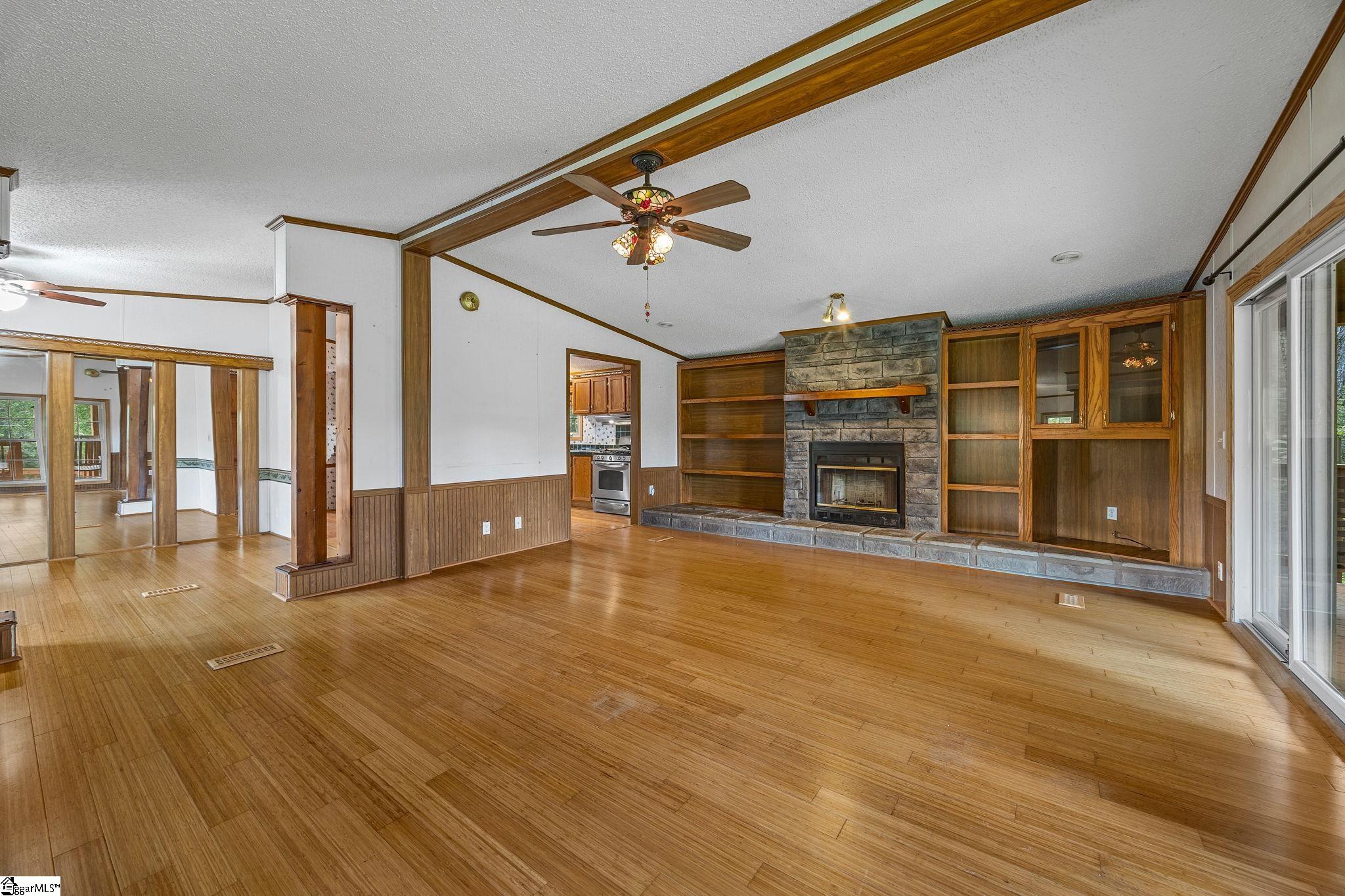 995 Foster Road Property Photo 21