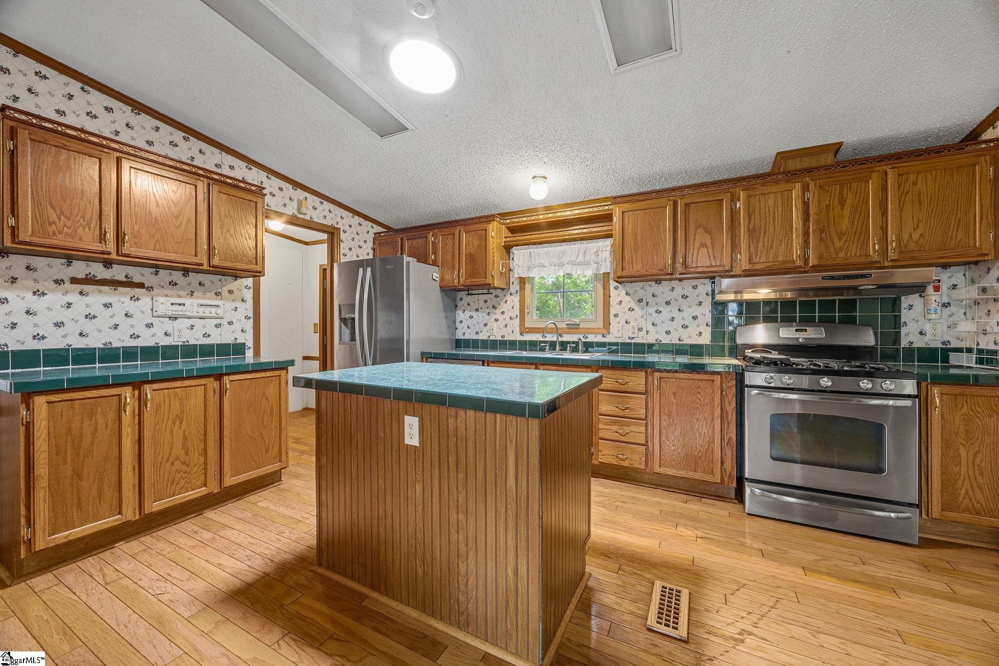995 Foster Road Property Photo 26