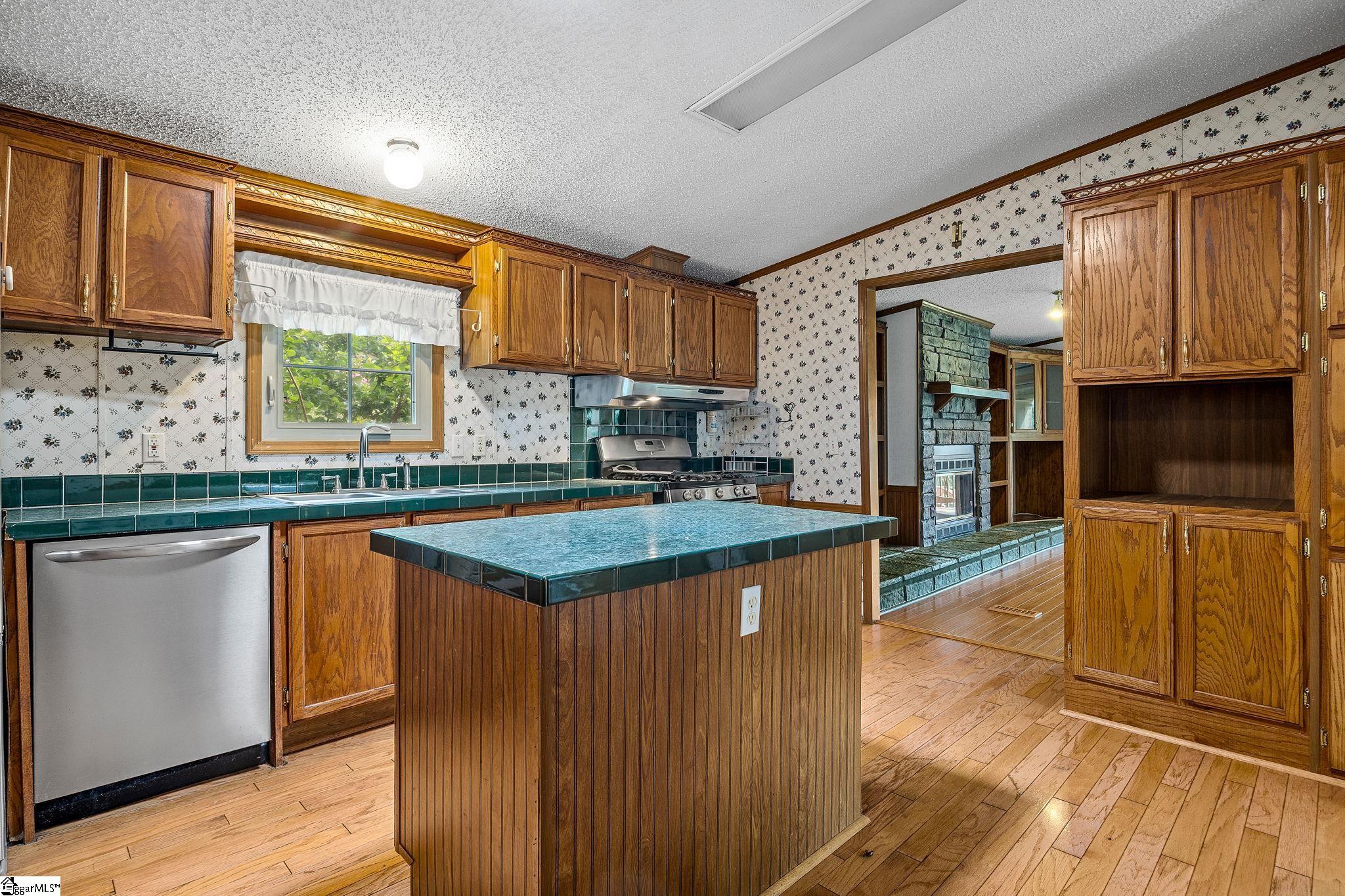 995 Foster Road Property Photo 27
