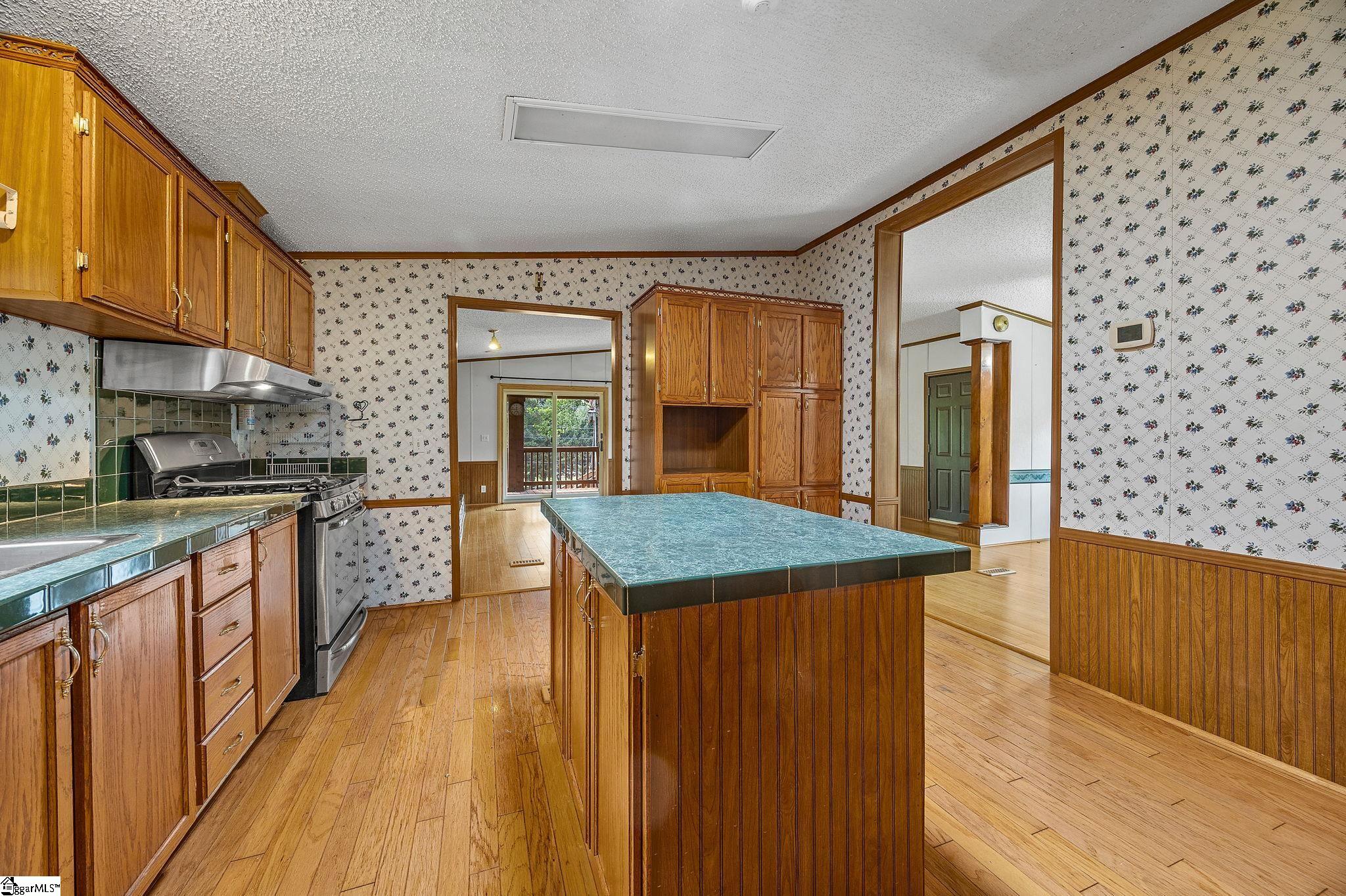 995 Foster Road Property Photo 28