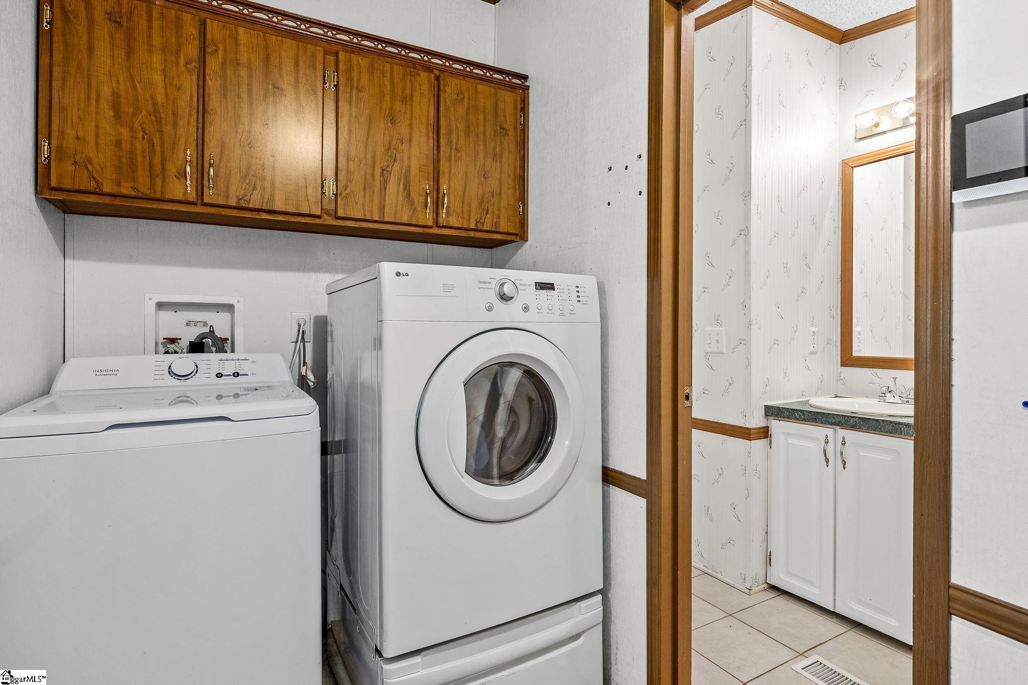 995 Foster Road Property Photo 41