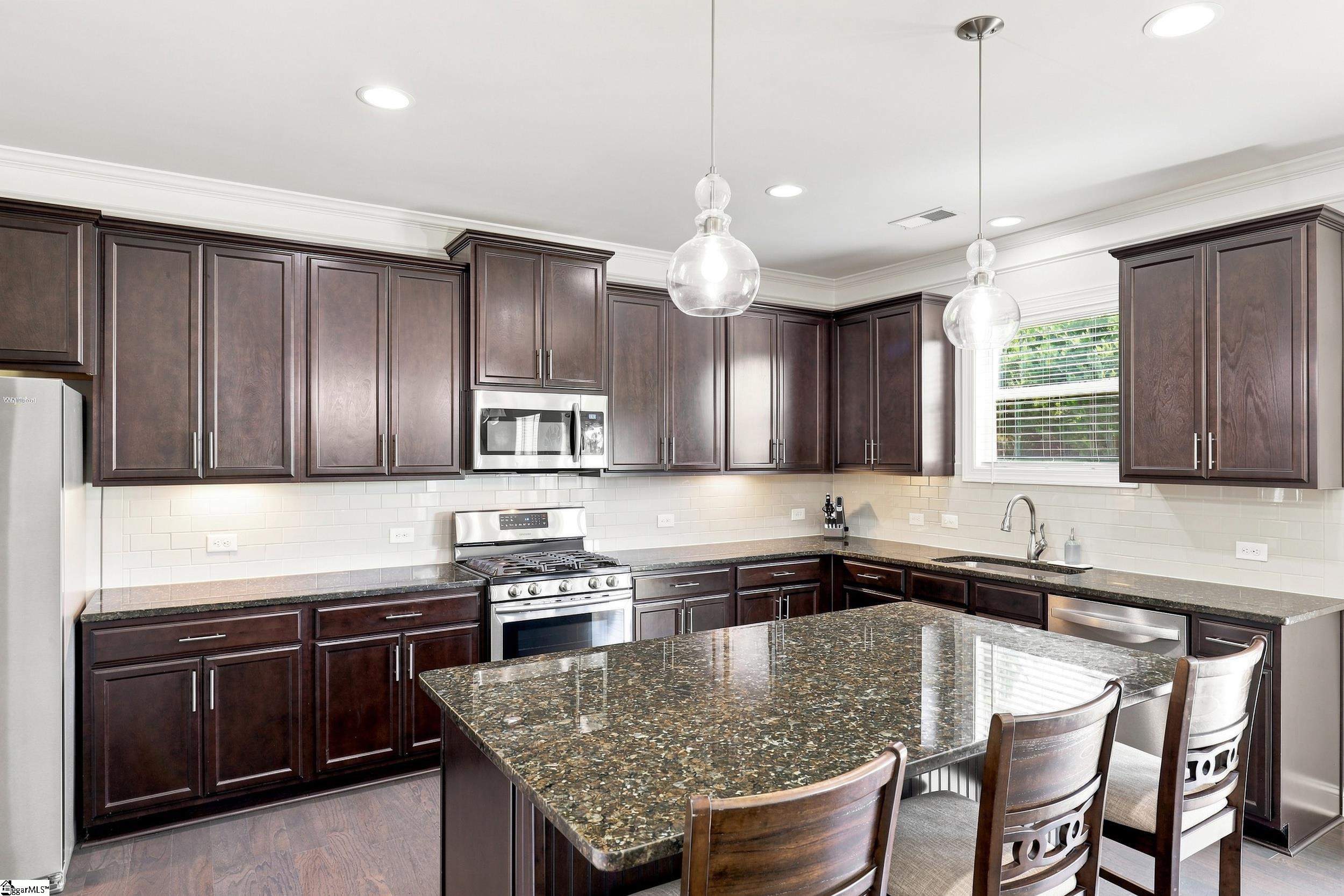 274 Braselton Street Property Photo 4
