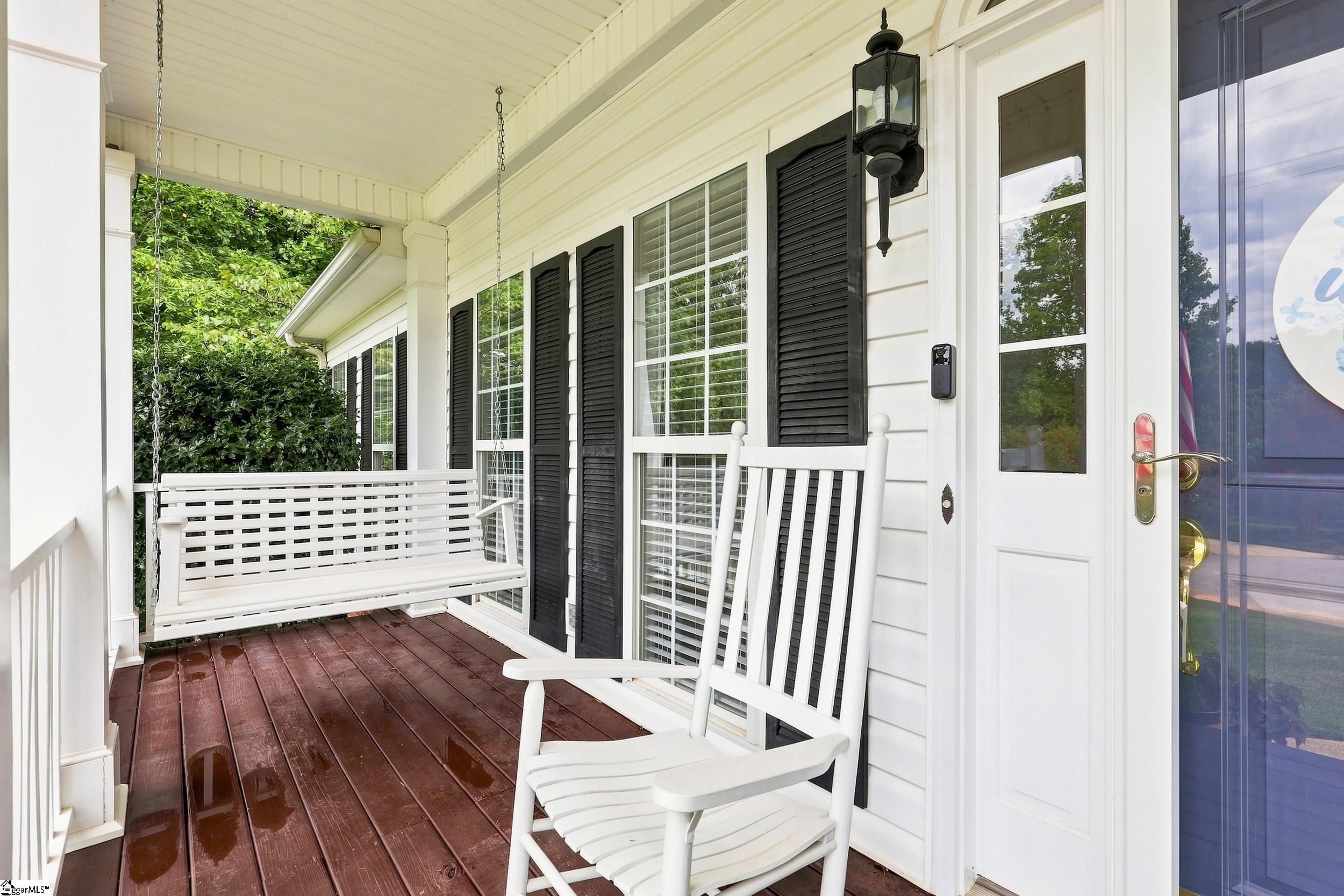 212 Crossington Way Property Photo 3
