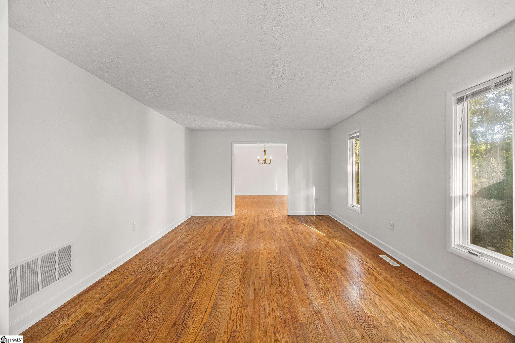 305 Holly Tree Lane Property Photo 4