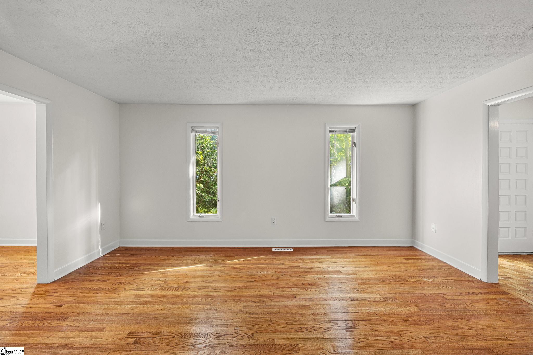 305 Holly Tree Lane Property Photo 5