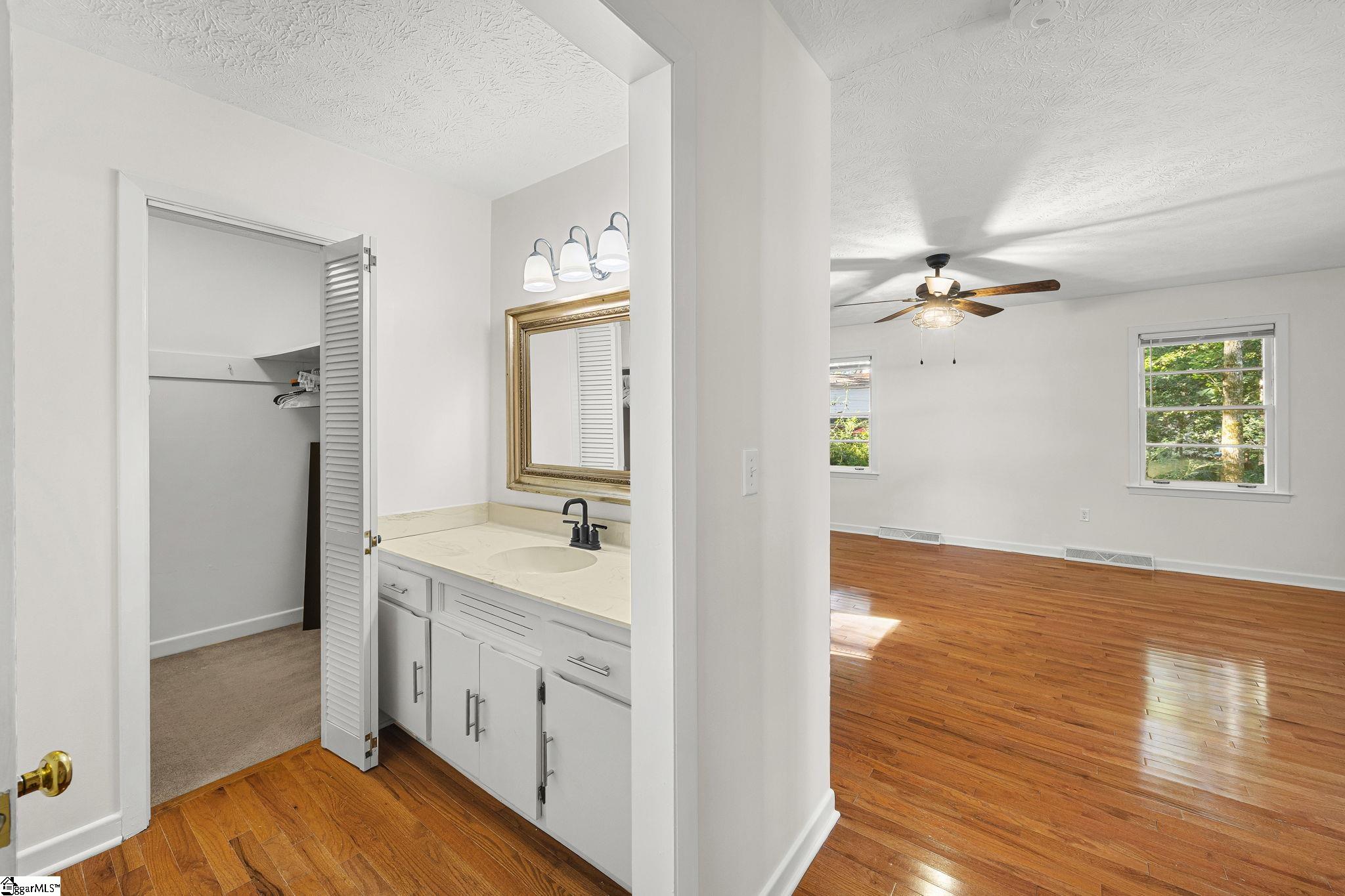 305 Holly Tree Lane Property Photo 14