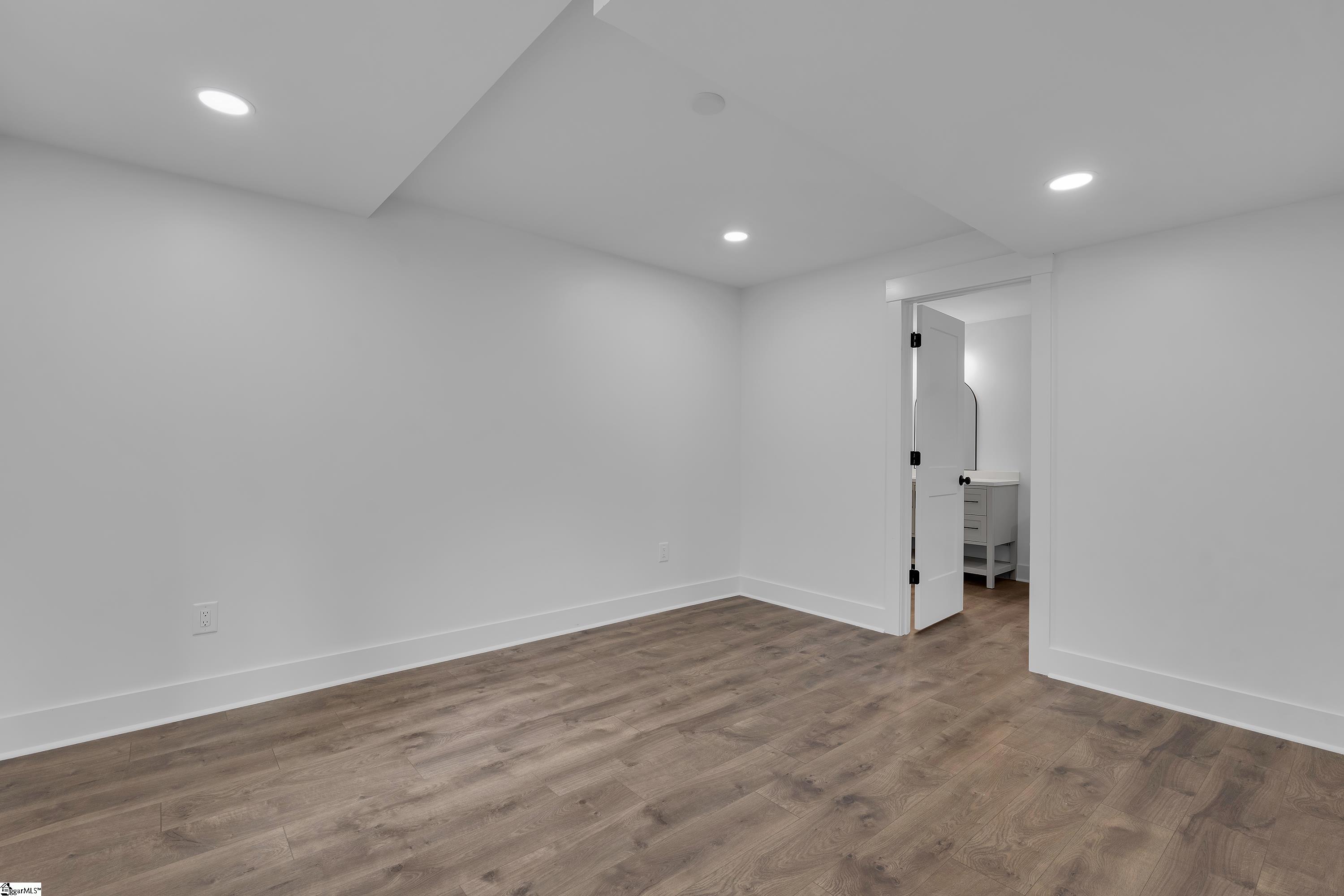 111 Rolling Green Circle Property Photo 34