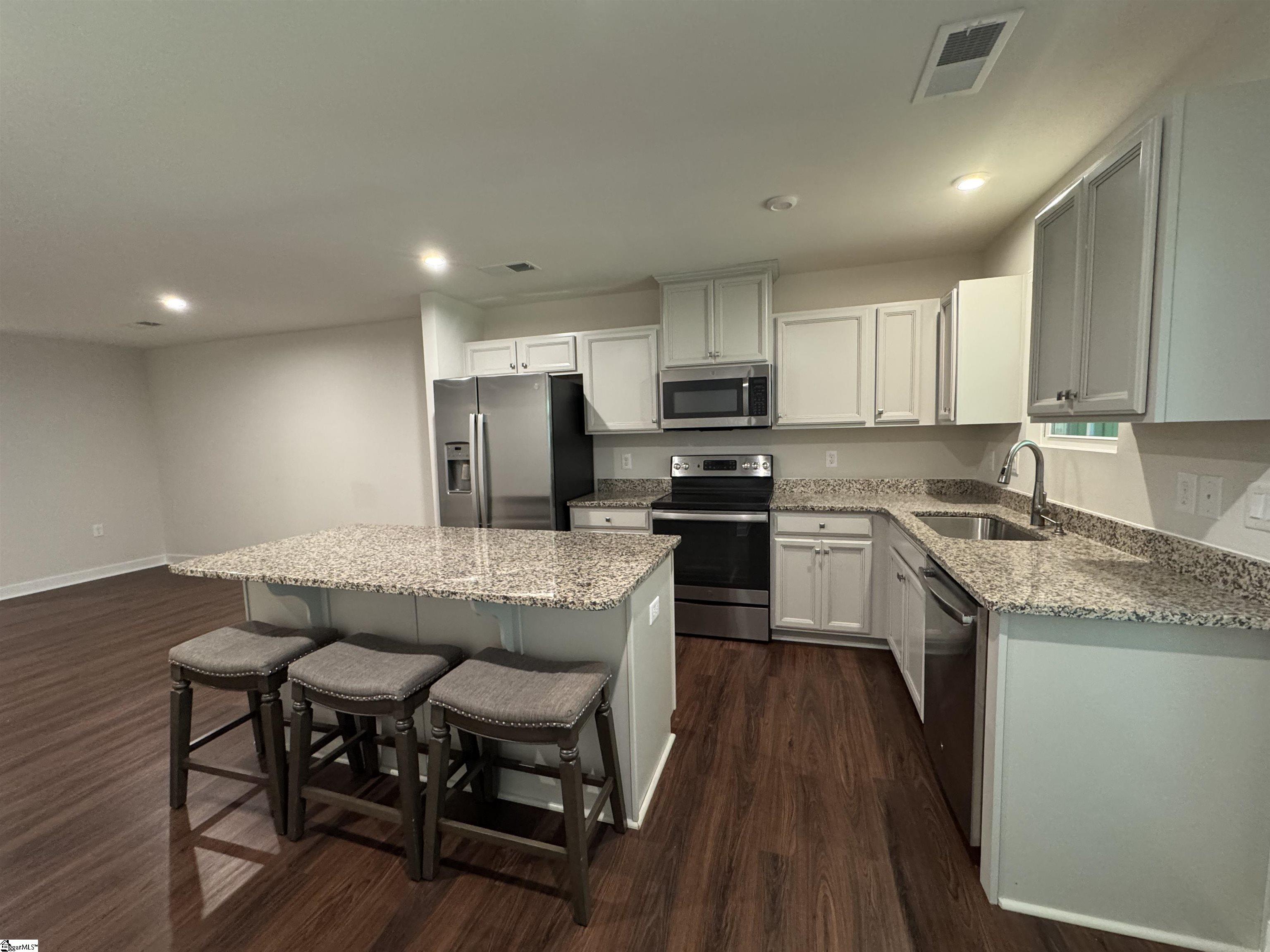 4 Englefield Drive Property Photo 8