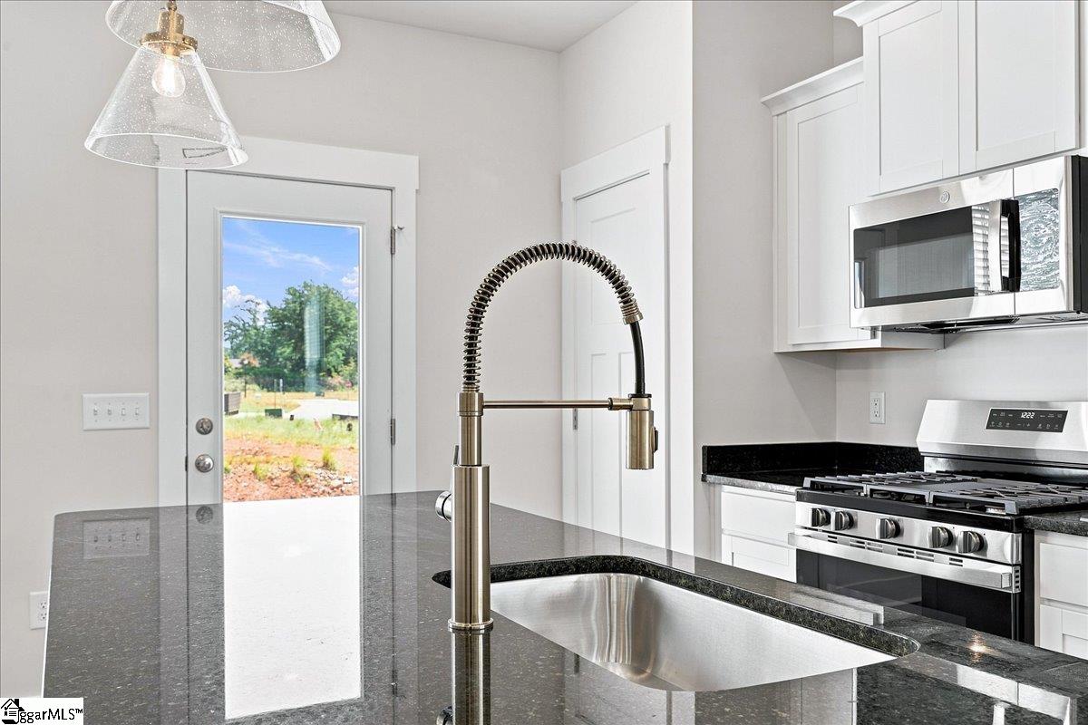 251 Cali Way Property Photo 7