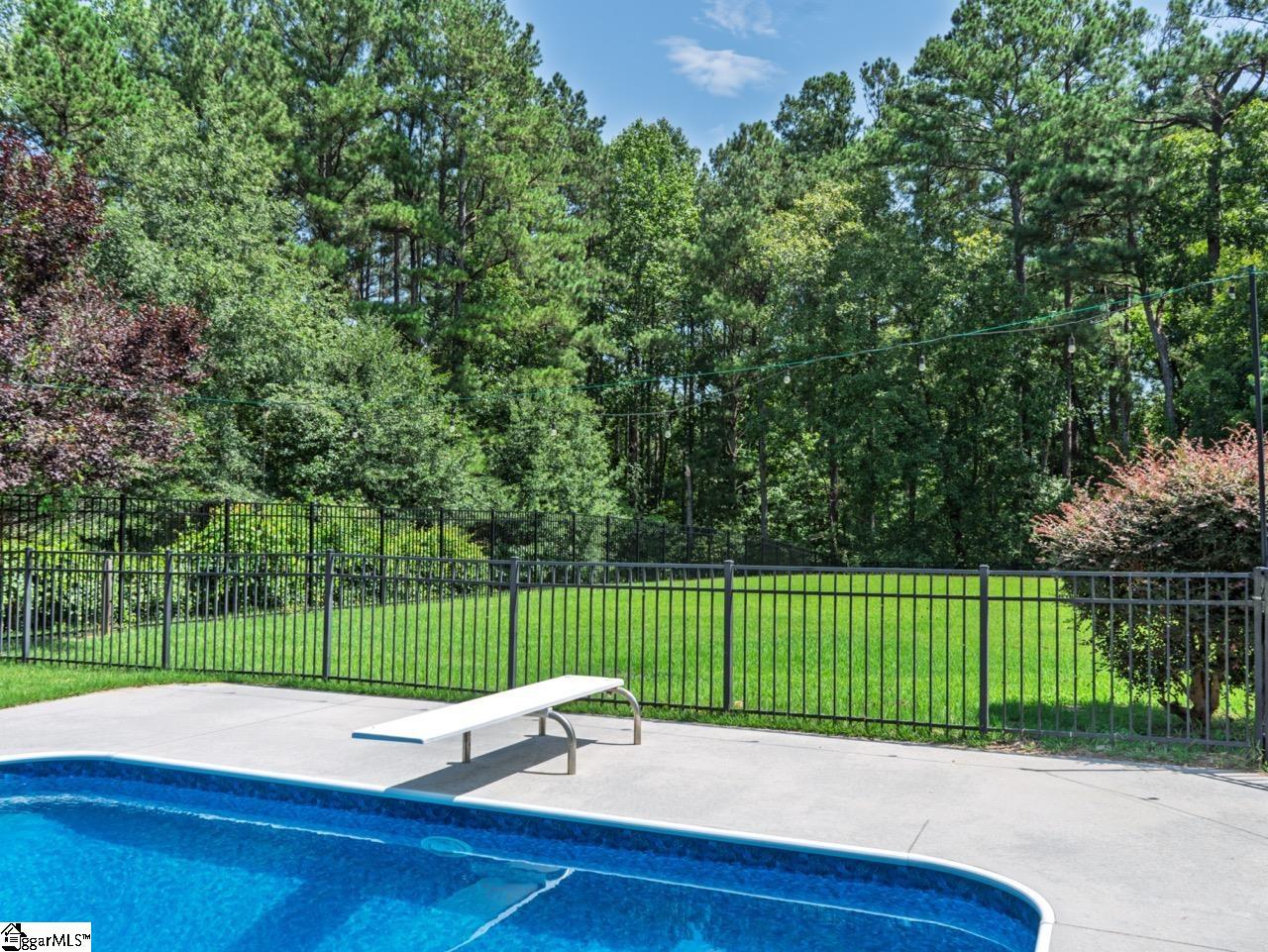 221 Heaven View Drive Property Photo 3