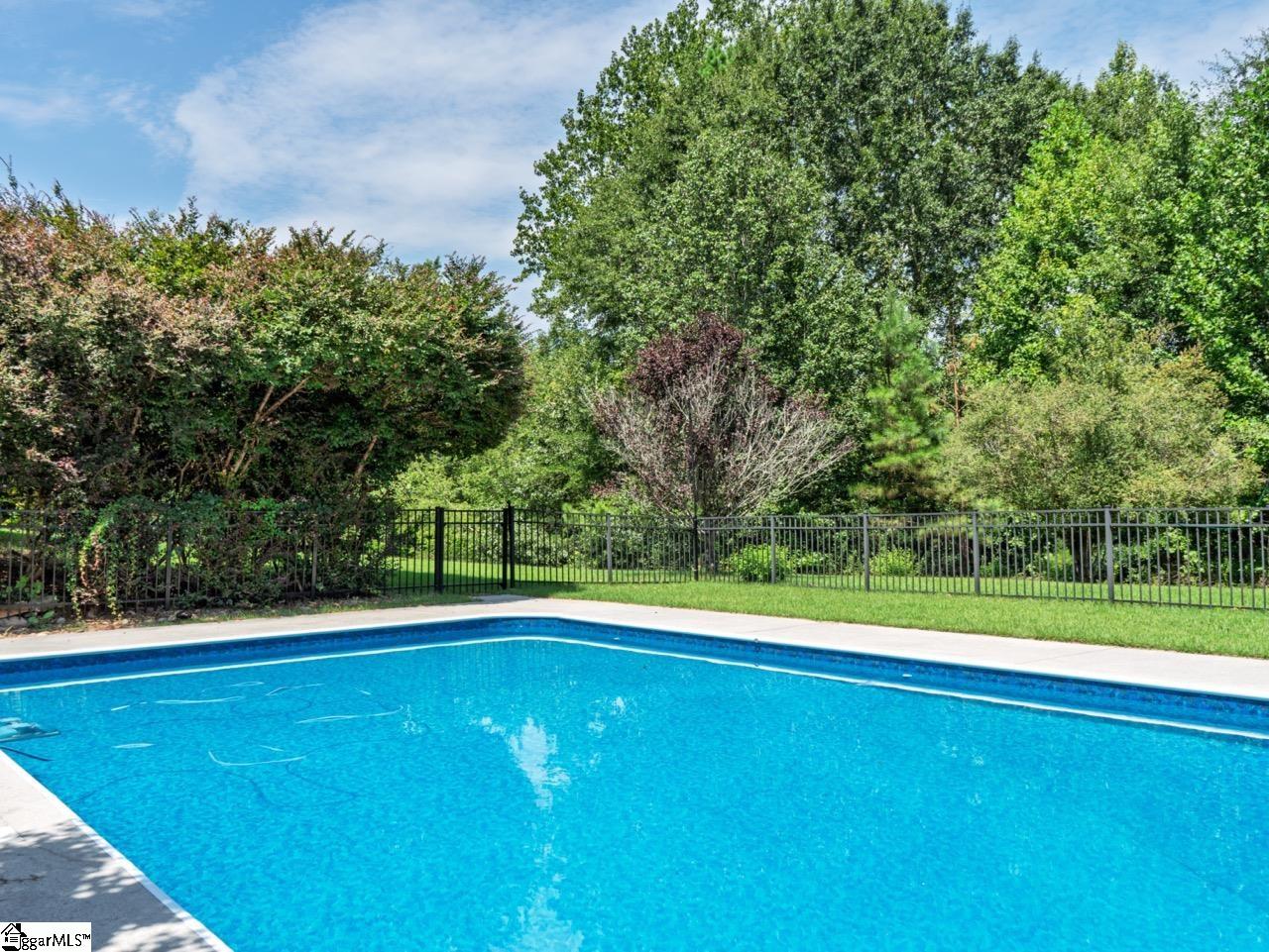 221 Heaven View Drive Property Photo 4