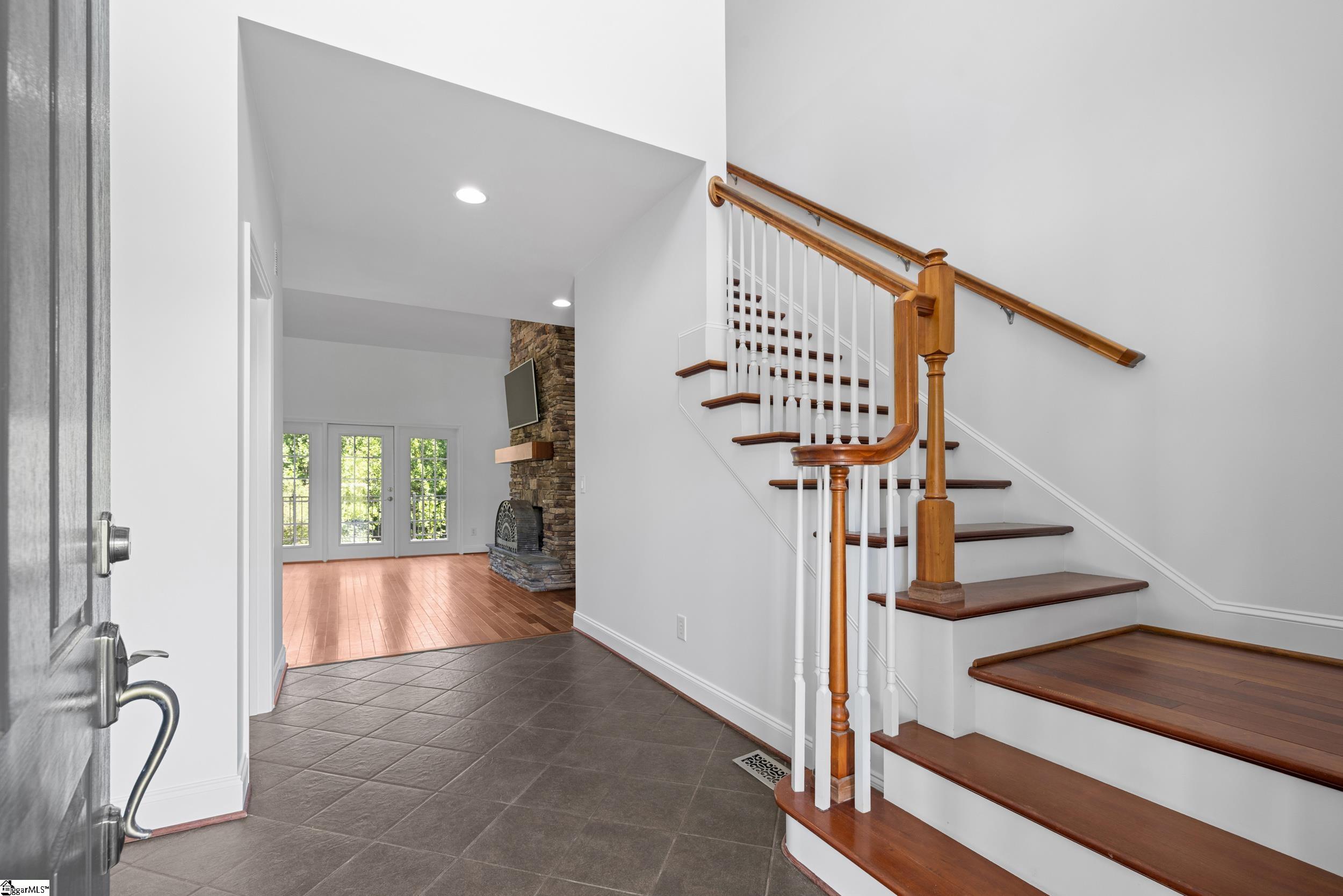 221 Heaven View Drive Property Photo 6