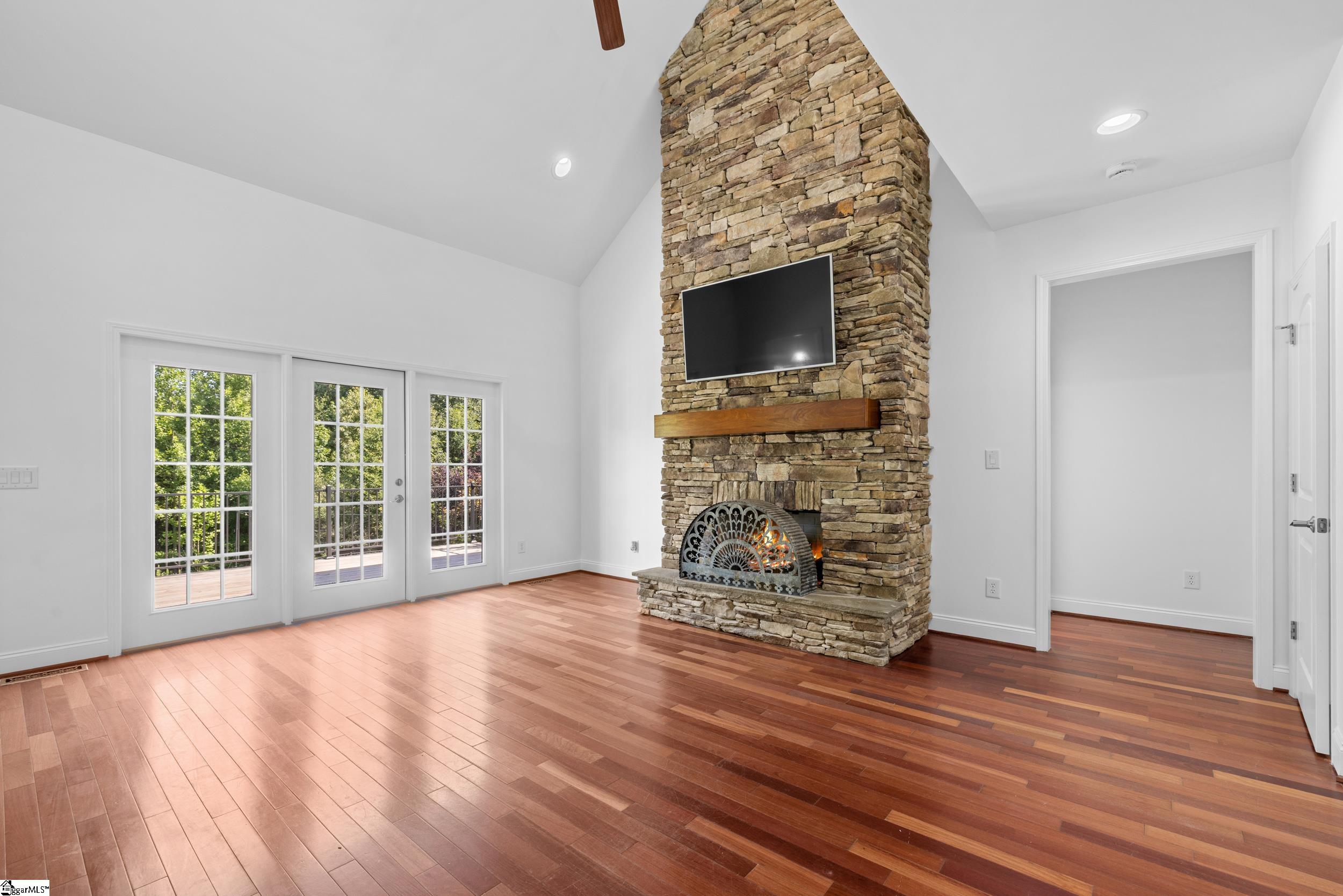 221 Heaven View Drive Property Photo 9