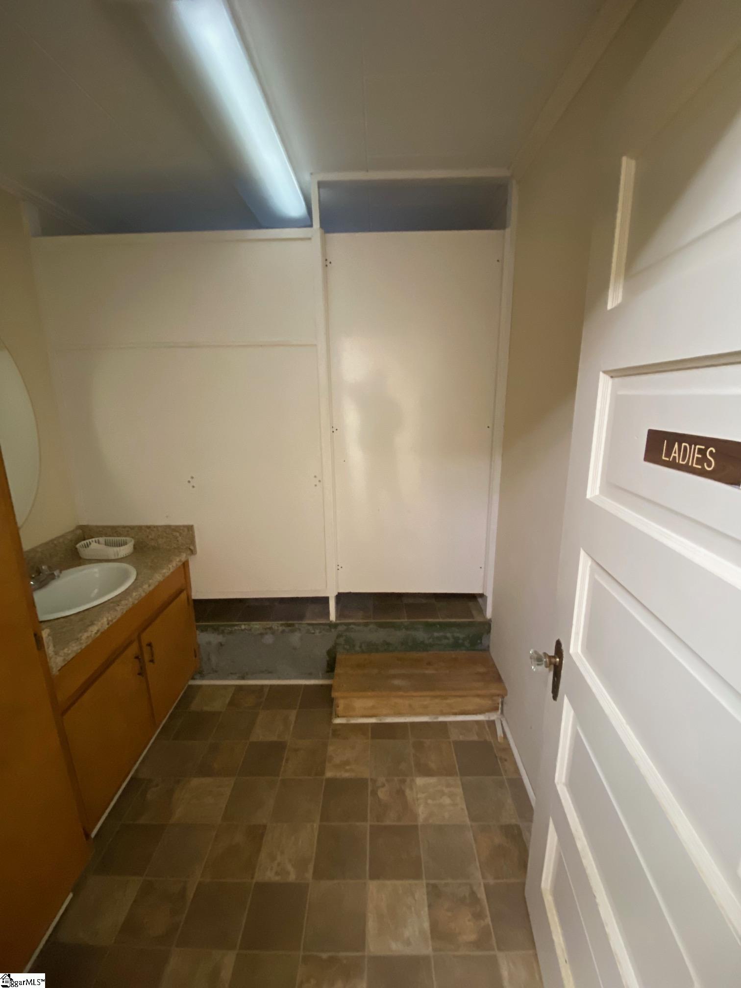413 W Farley Avenue Property Photo 20
