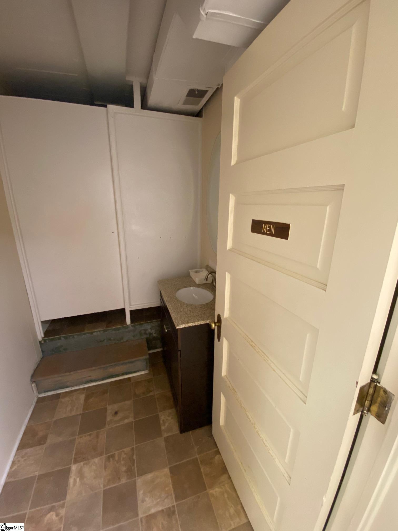 413 W Farley Avenue Property Photo 21
