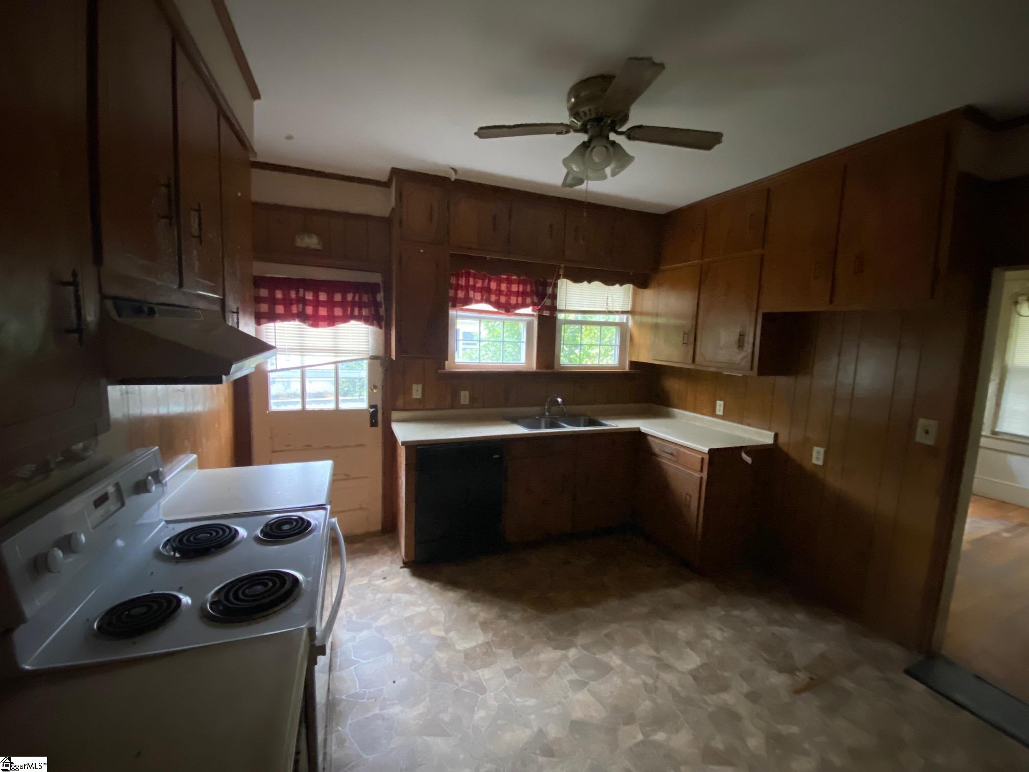 413 W Farley Avenue Property Photo 46