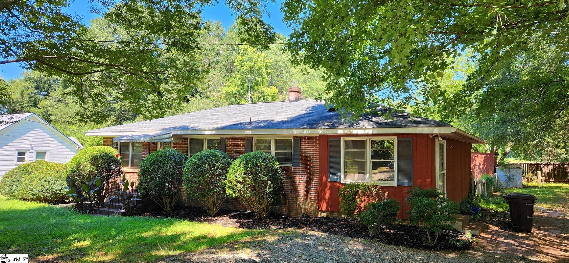 521 E Main Street Property Photo 1