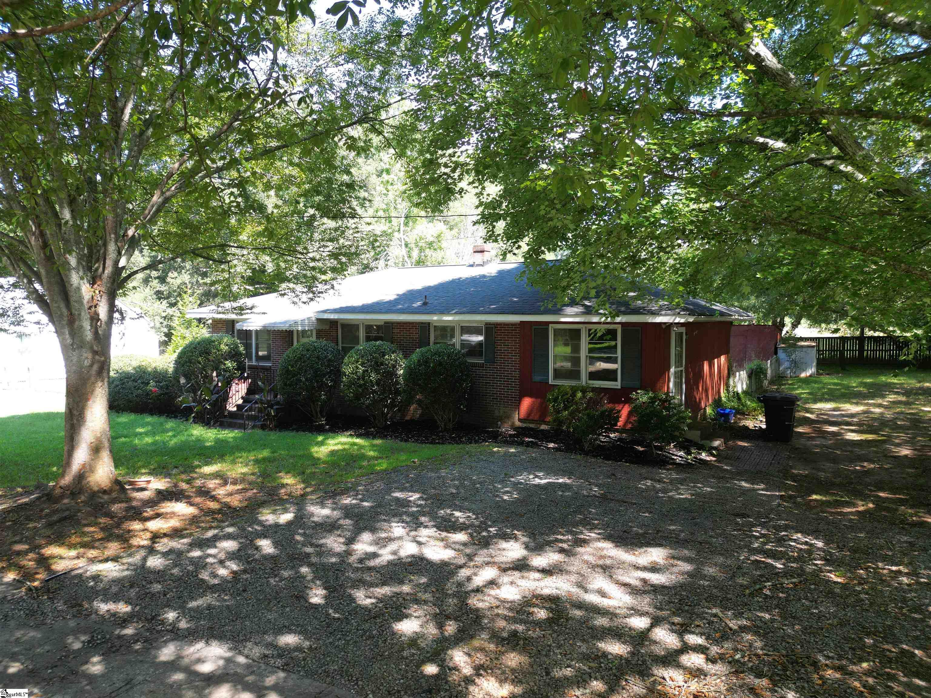 521 E Main Street Property Photo 4
