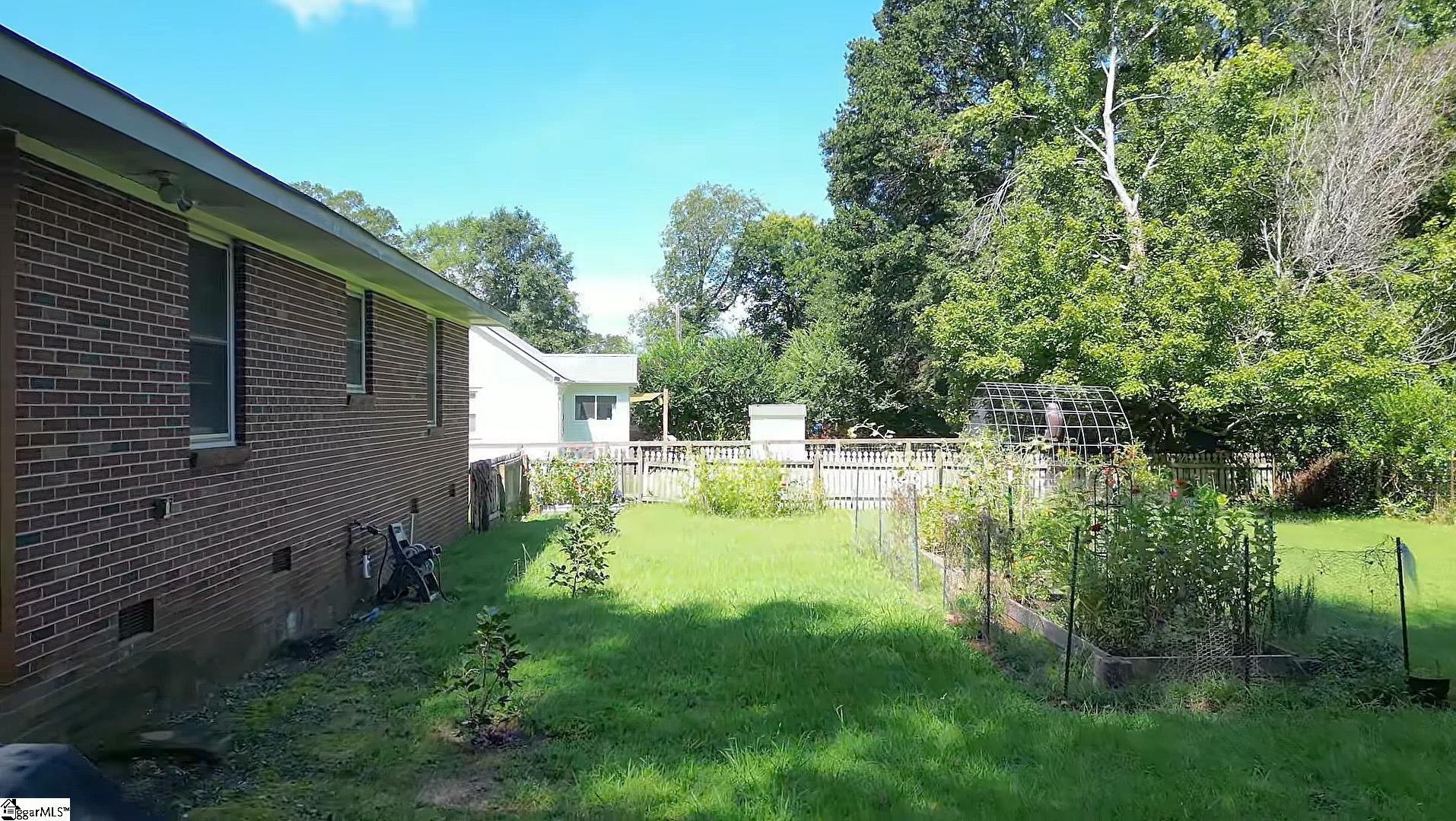521 E Main Street Property Photo 5