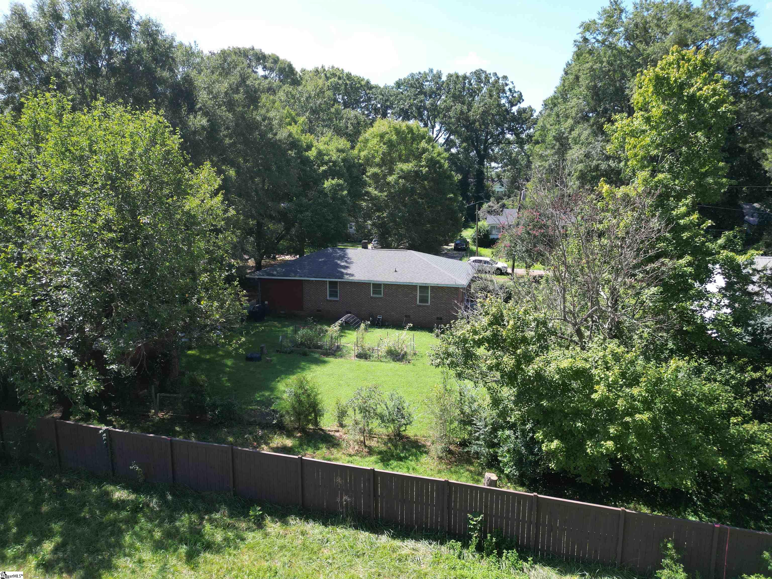 521 E Main Street Property Photo 6
