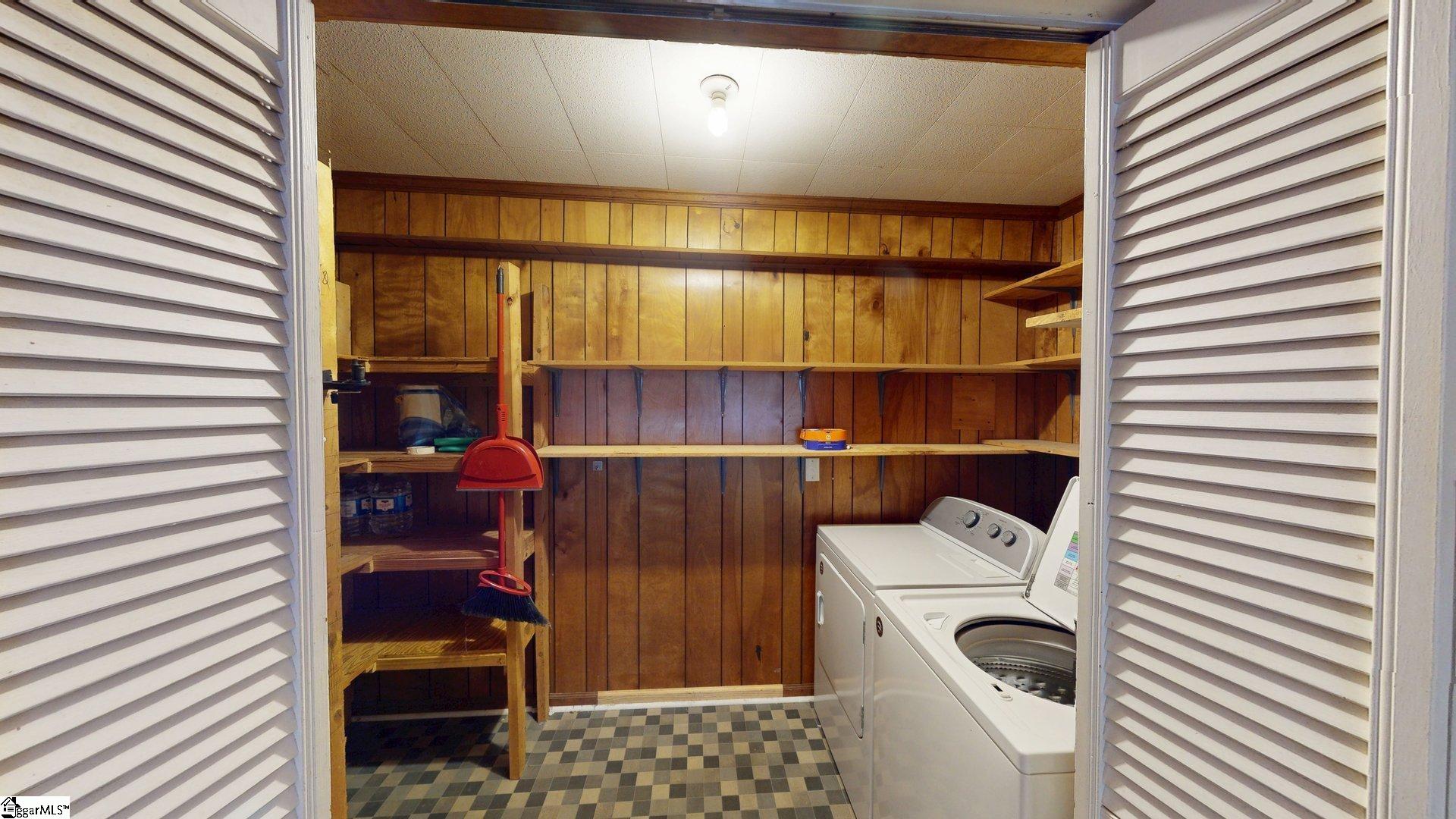 521 E Main Street Property Photo 15