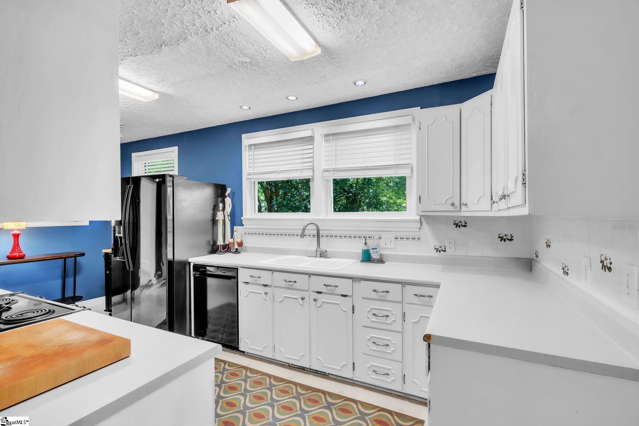 13 W Montclair Avenue Property Photo 12
