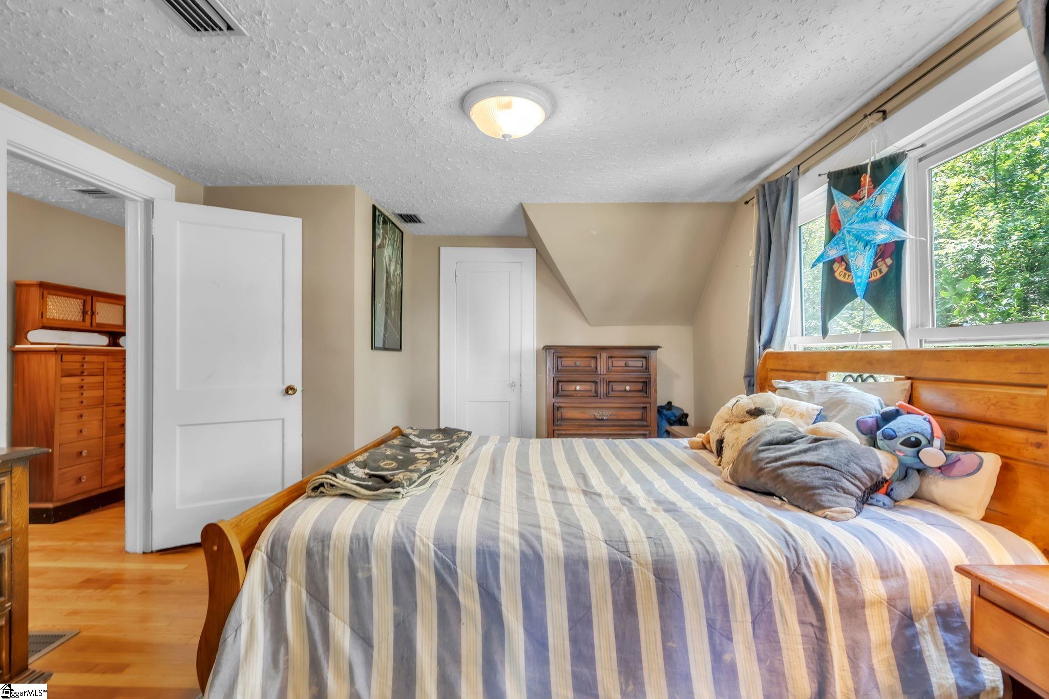 13 W Montclair Avenue Property Photo 16