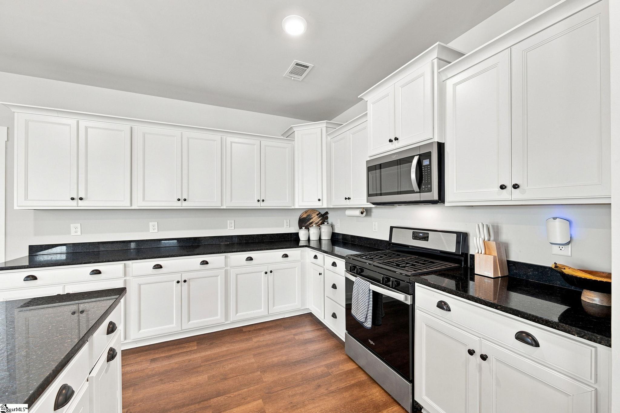 481 Fenwick Drive Property Photo 14