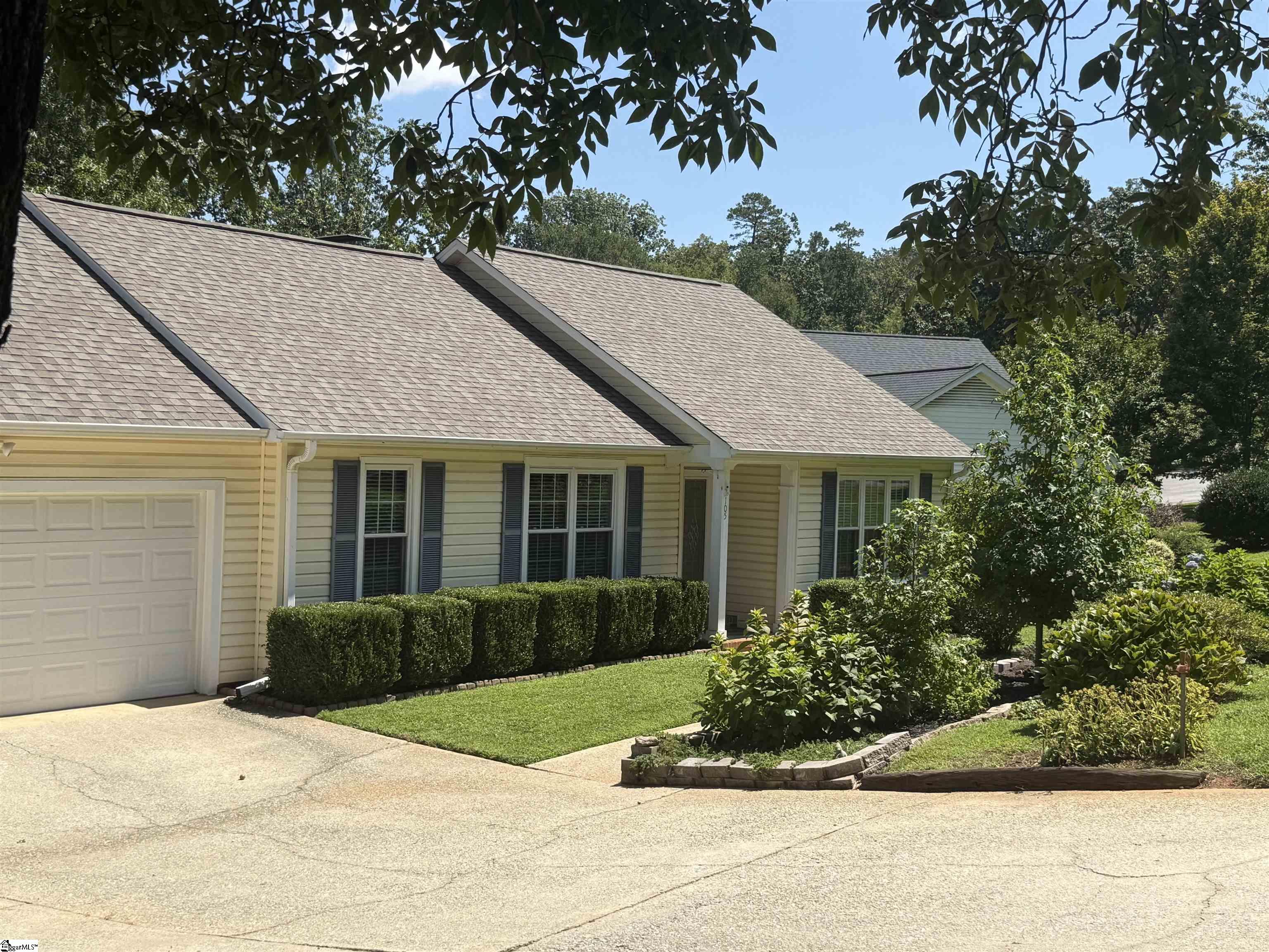 105 Hitching Post Lane Property Photo 4