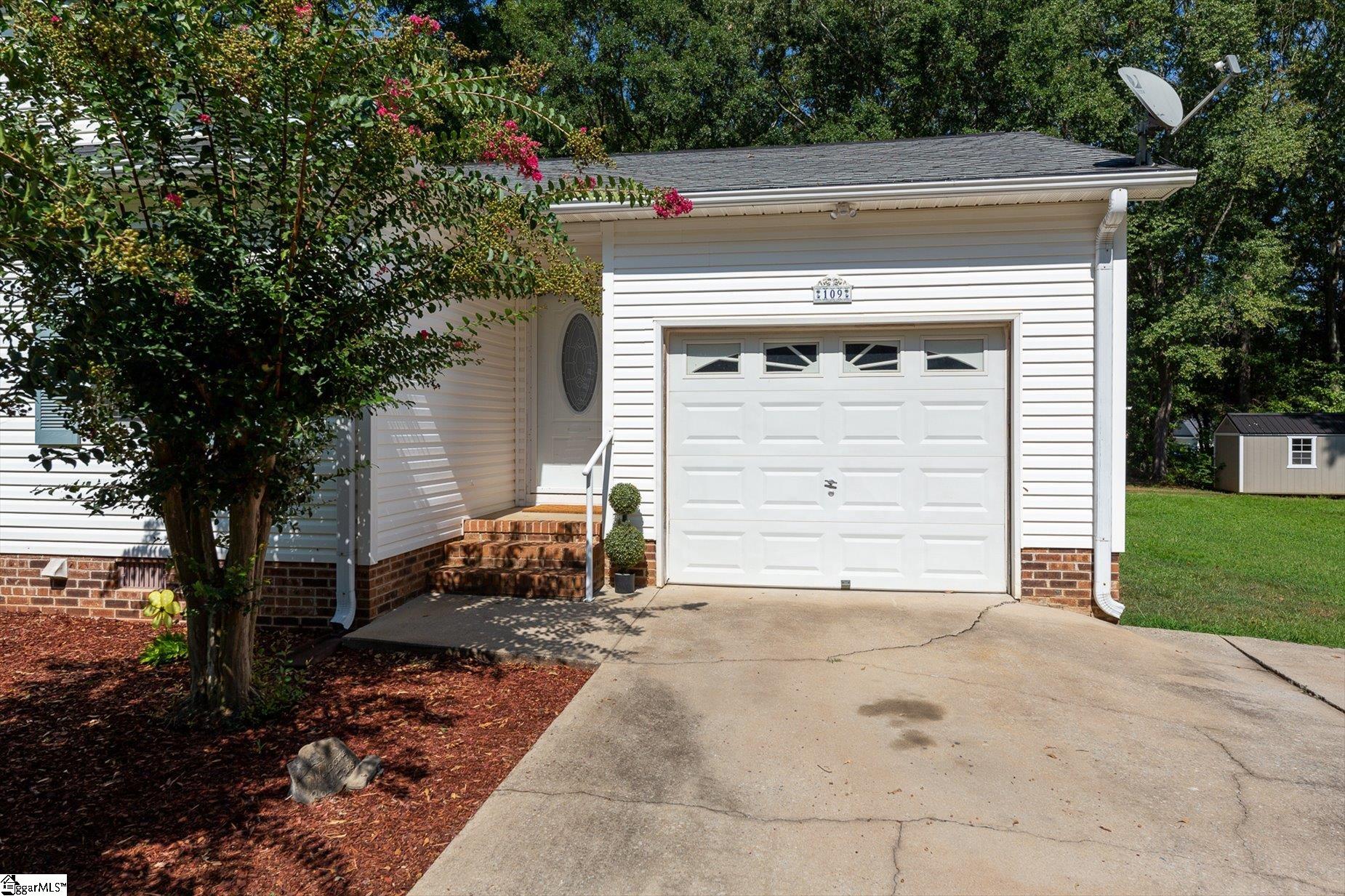 109 E Street Property Photo 4
