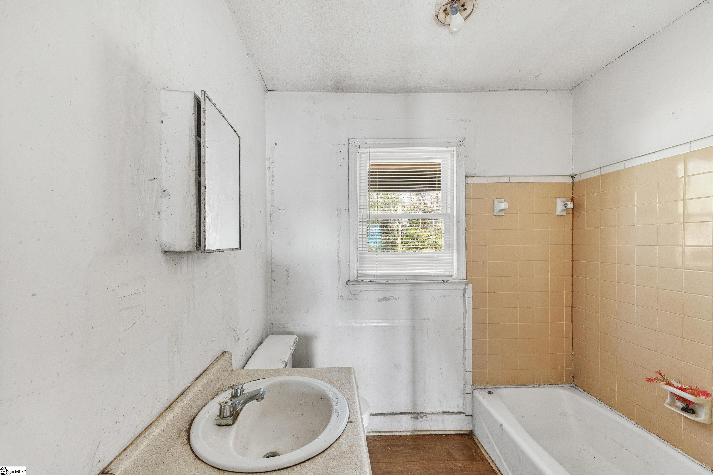 213 Elder Street Property Photo 33