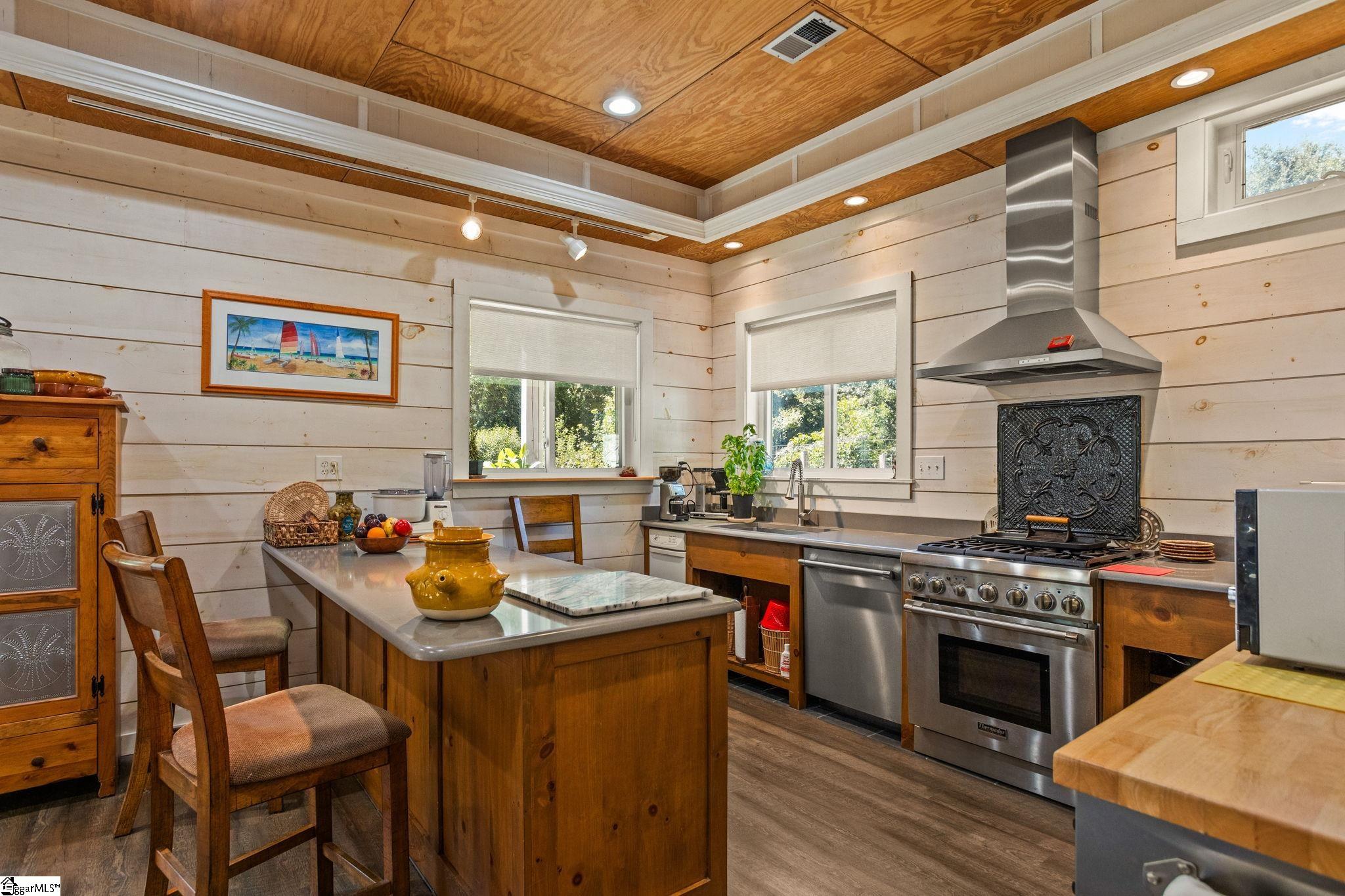 770 Dickson Road Property Photo 12