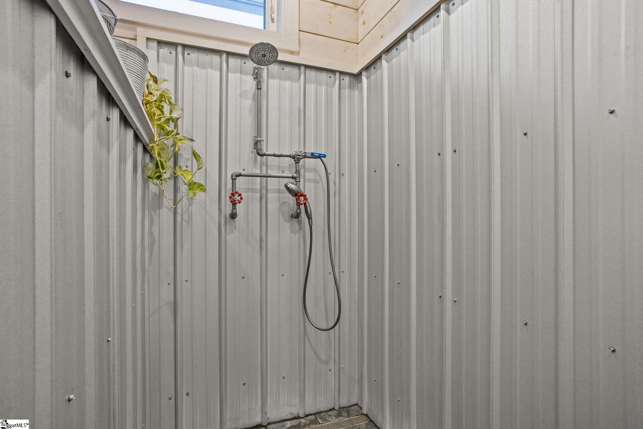 770 Dickson Road Property Photo 15
