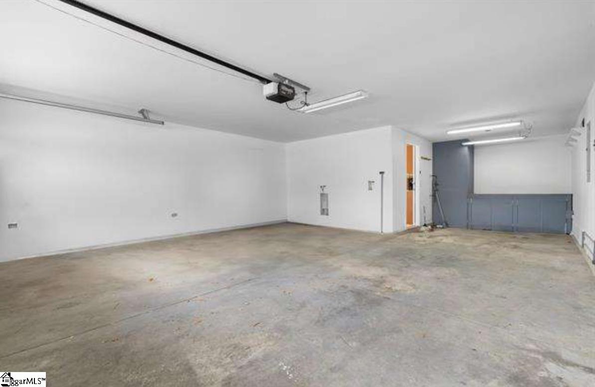 100 Maximus Drive Property Photo 14