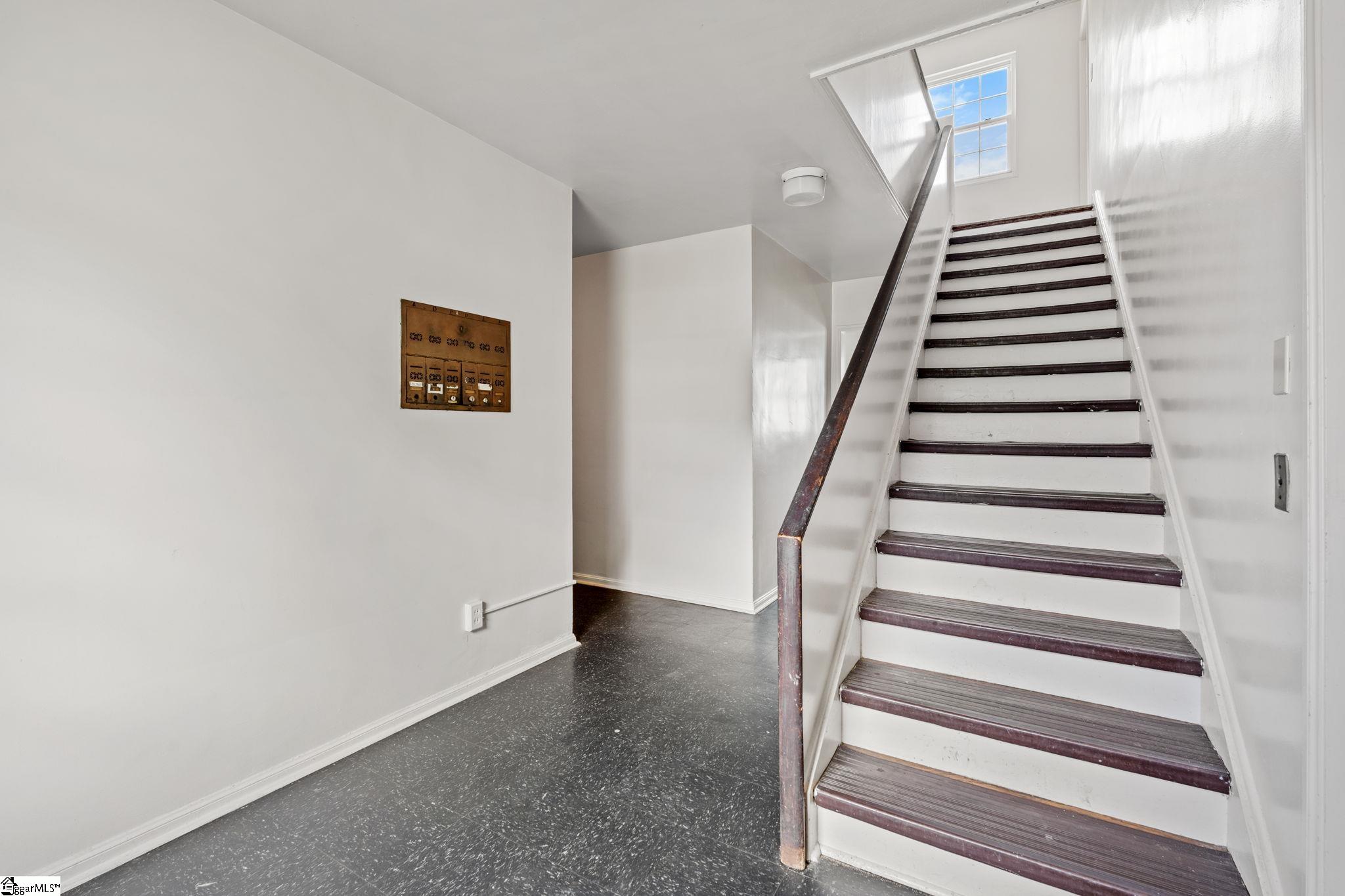 100 Lewis Drive Property Photo 4