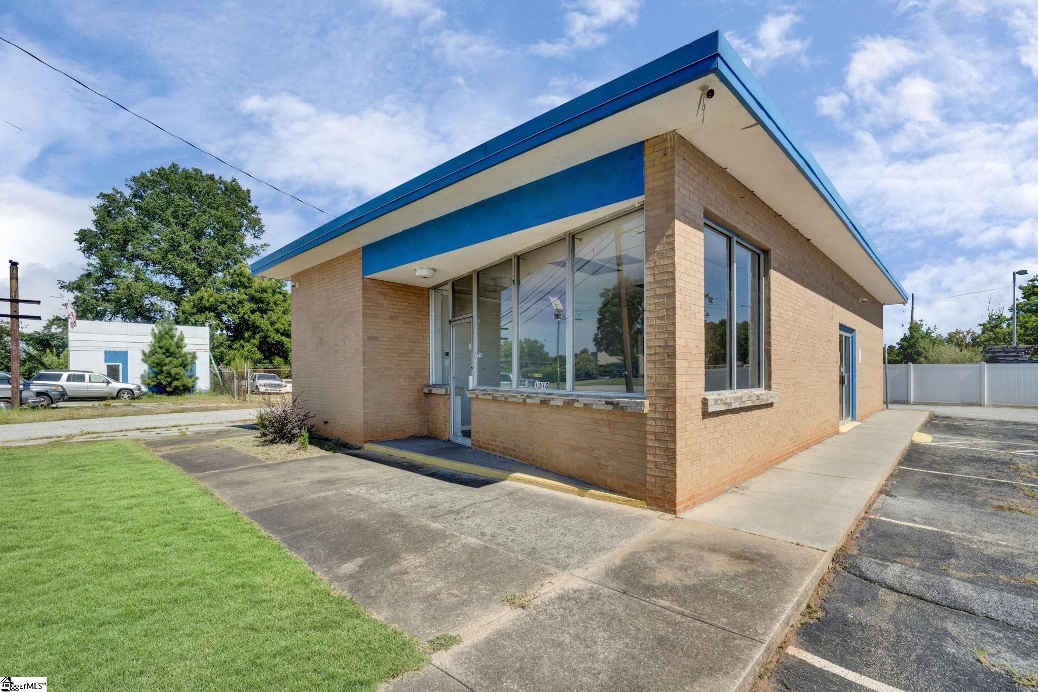 1601852 Property Photo 2