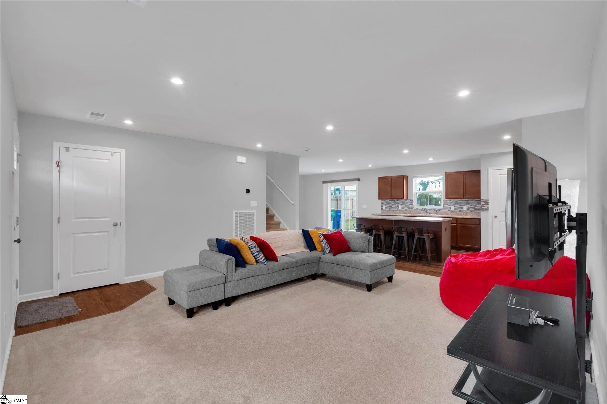 819 Throckmorton Court Property Photo 4